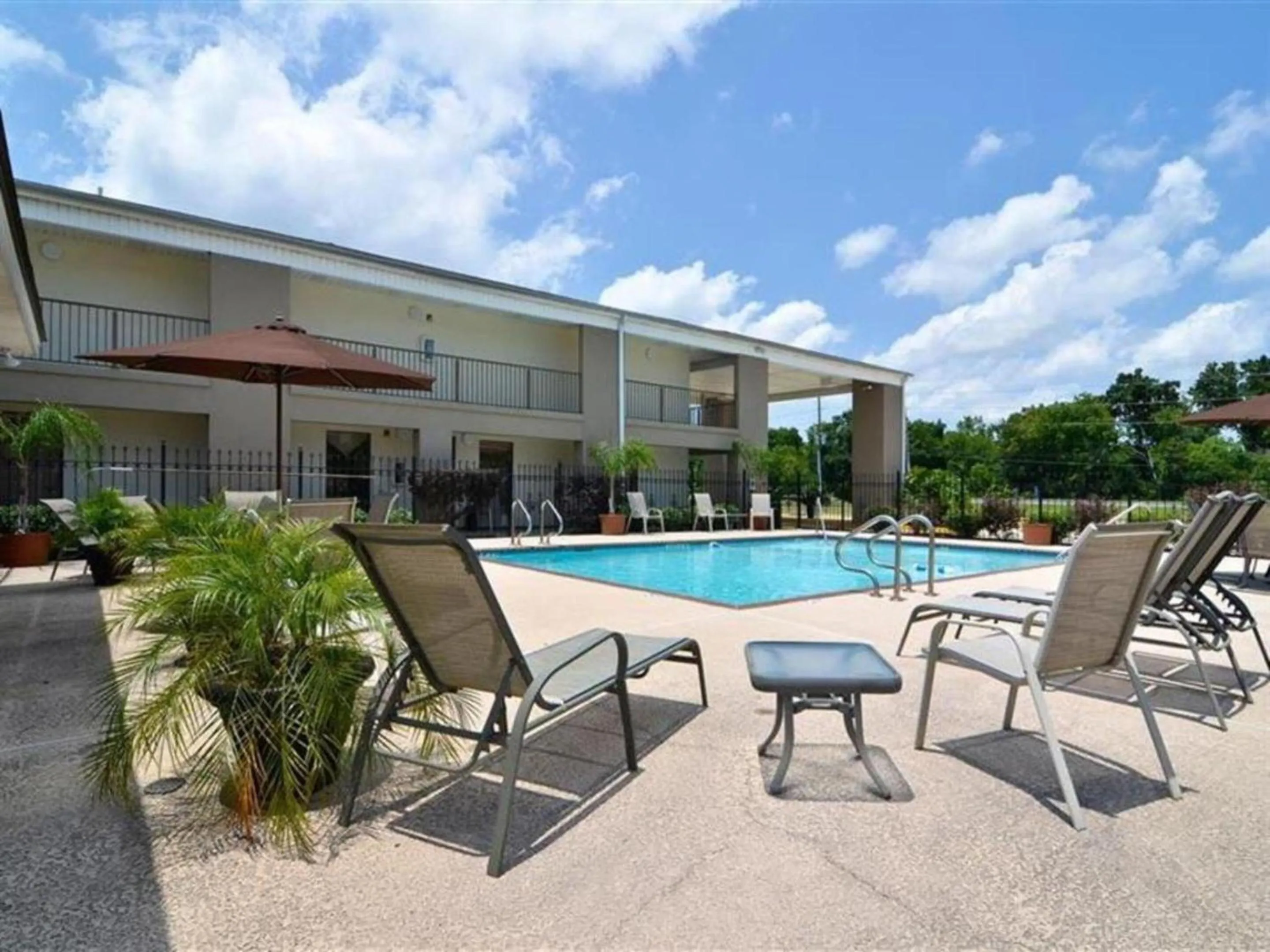 Swimming pool in Motel 6-Luling, LA