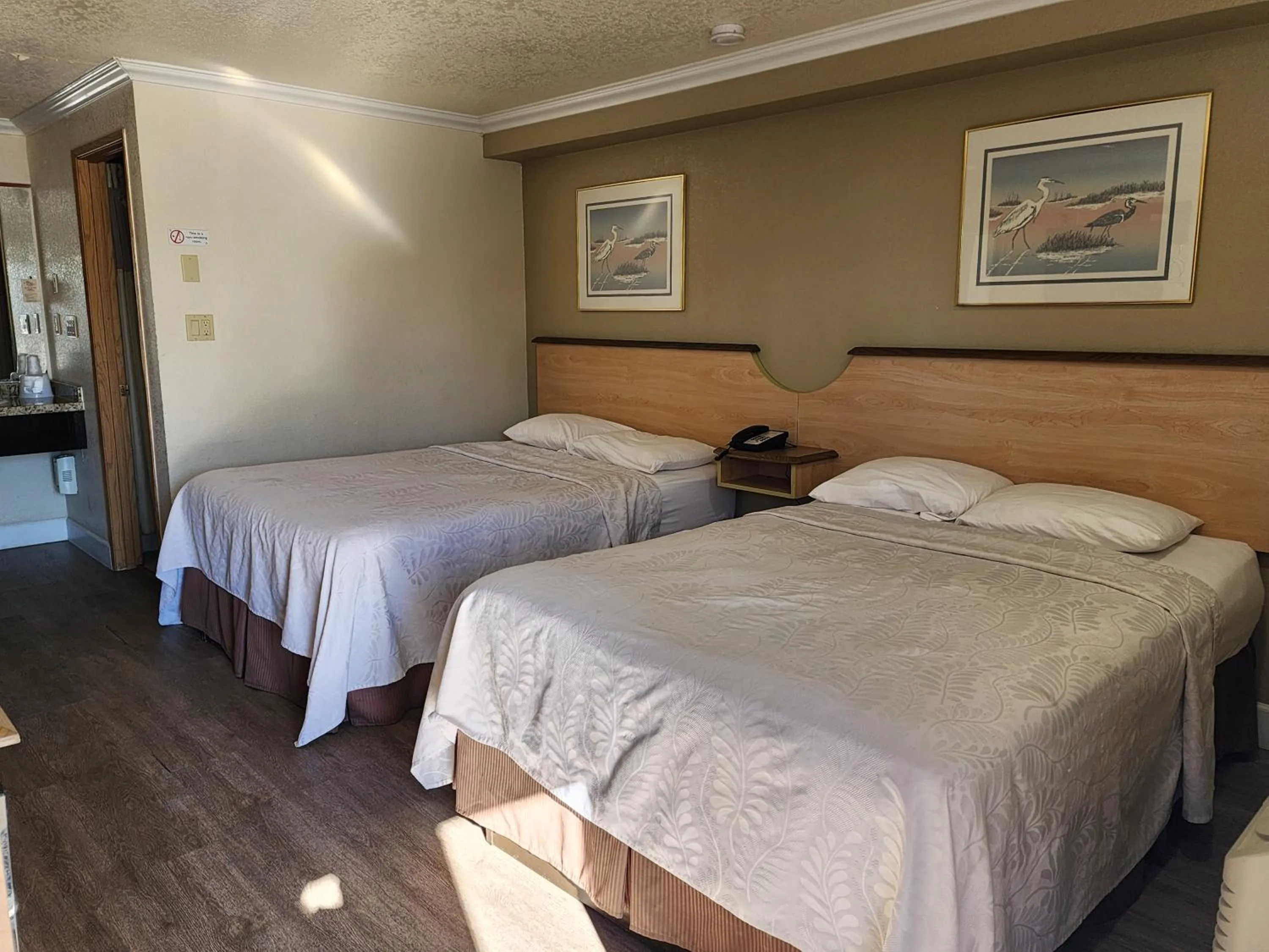 Queen Room with Two Queen Beds - single occupancy in Budget Inn Corcoran Near Tulare CA 43