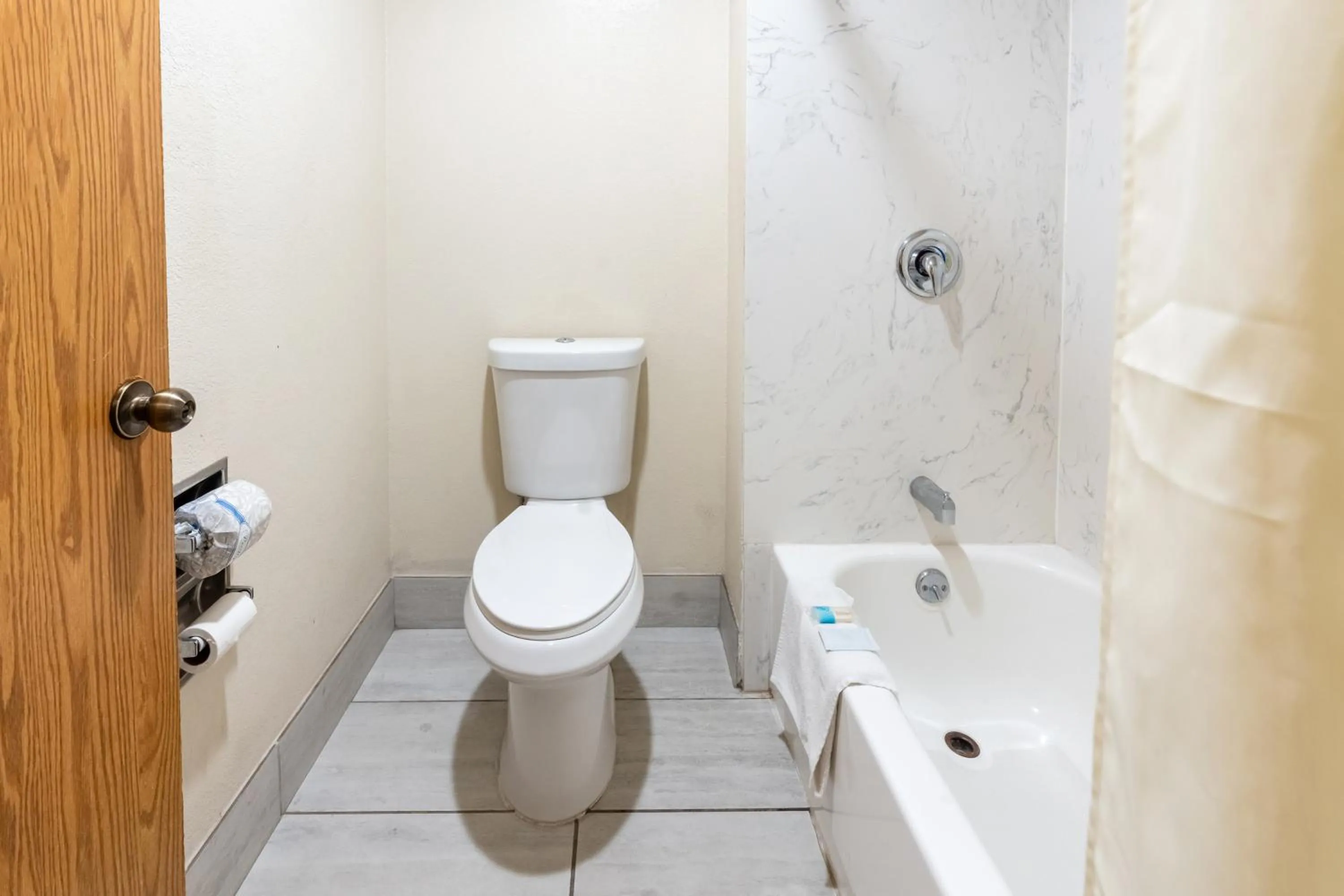 Bathroom in Budget Inn Corcoran Near Tulare CA 43