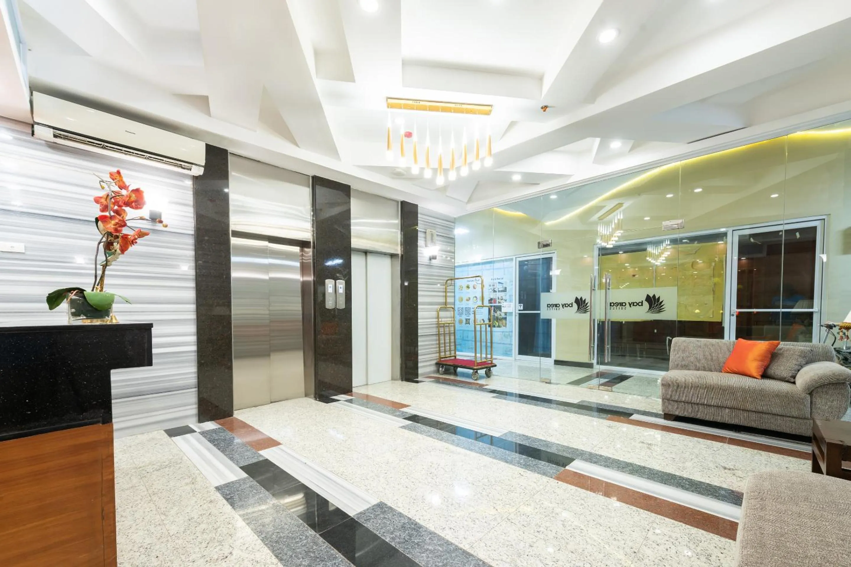 Lobby or reception in Bay Area Suites Manila
