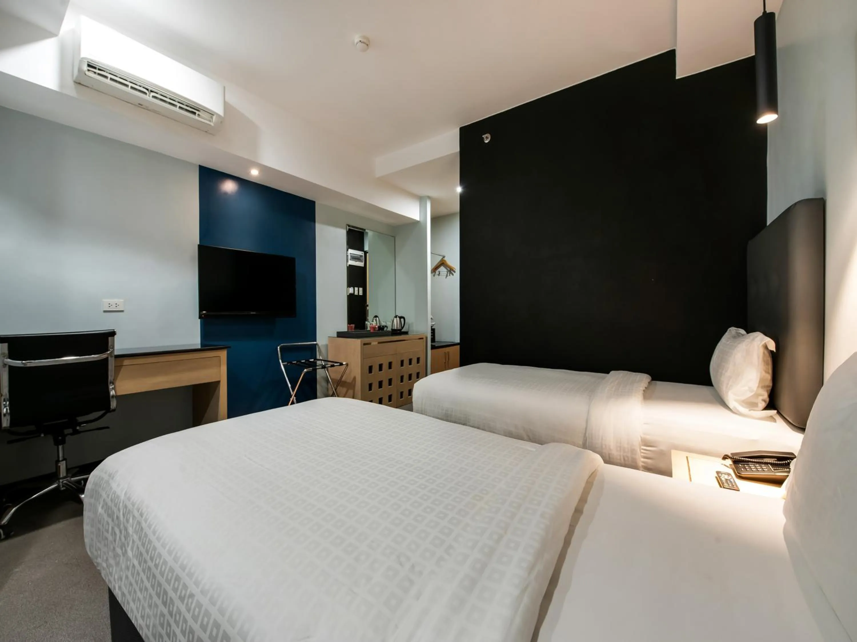 Bed in Bay Area Suites Manila