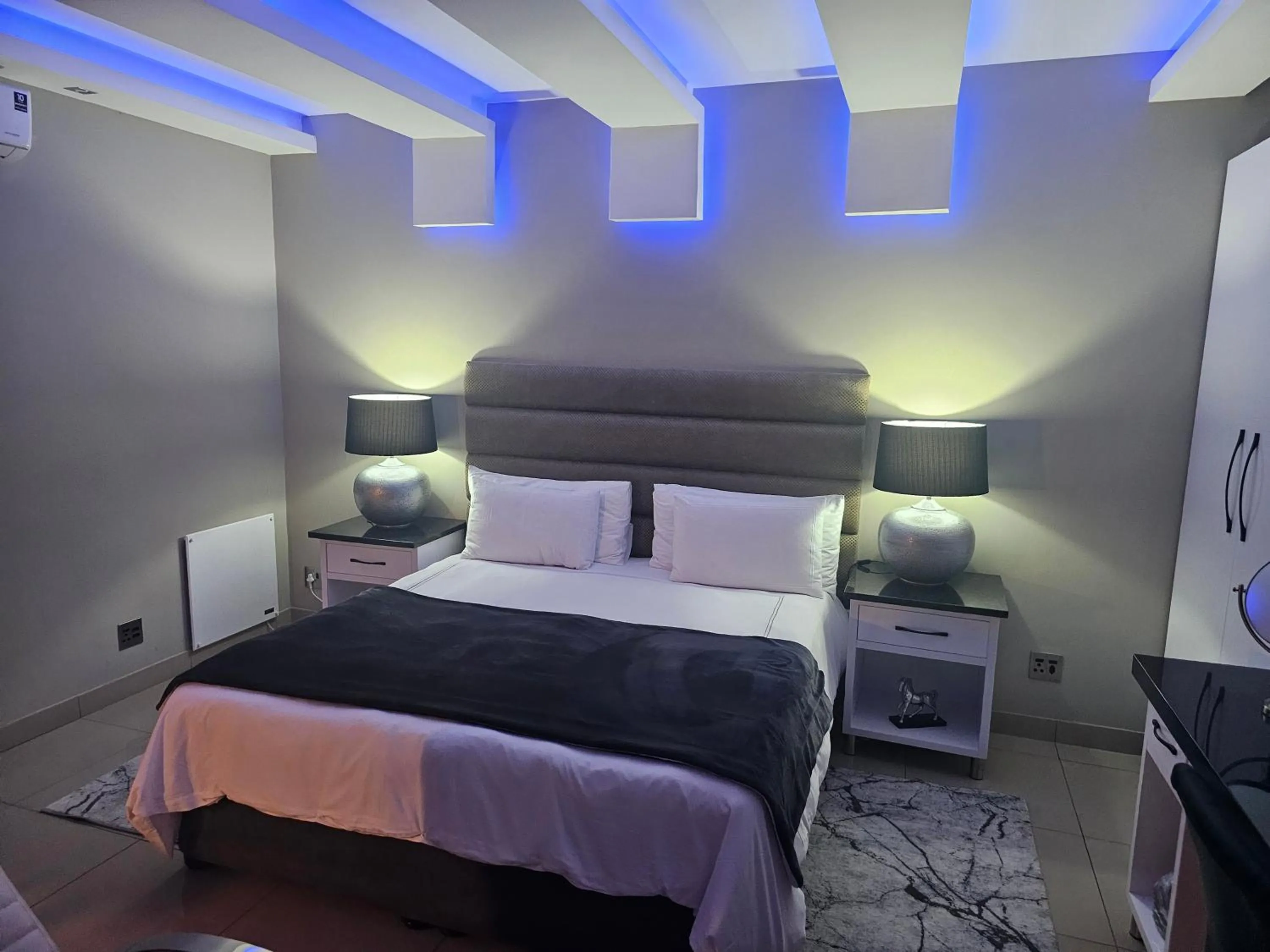 Bedroom, Bed in Weston Guest House Krugersdorp