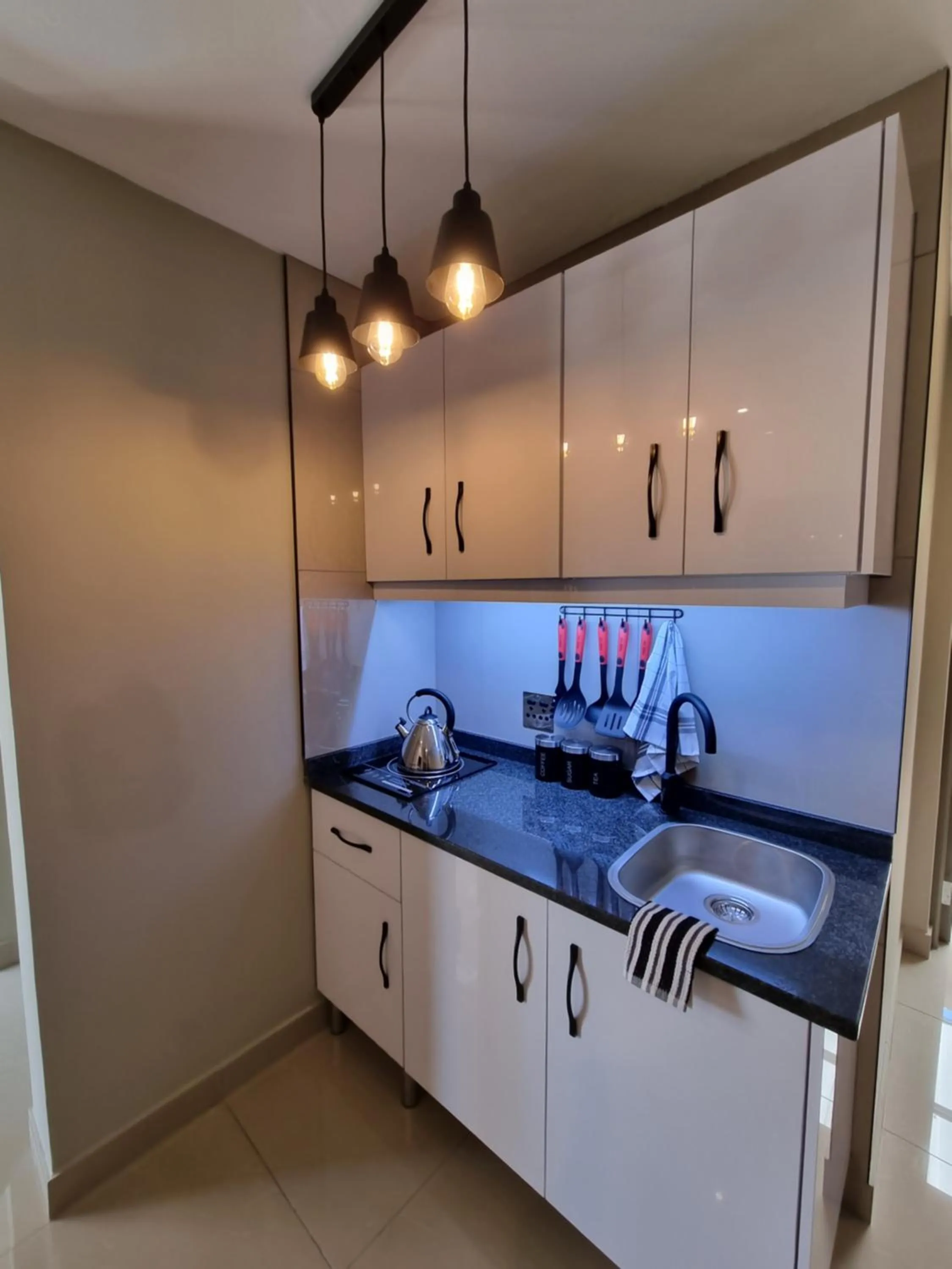 Kitchen or kitchenette in Weston Guest House Krugersdorp