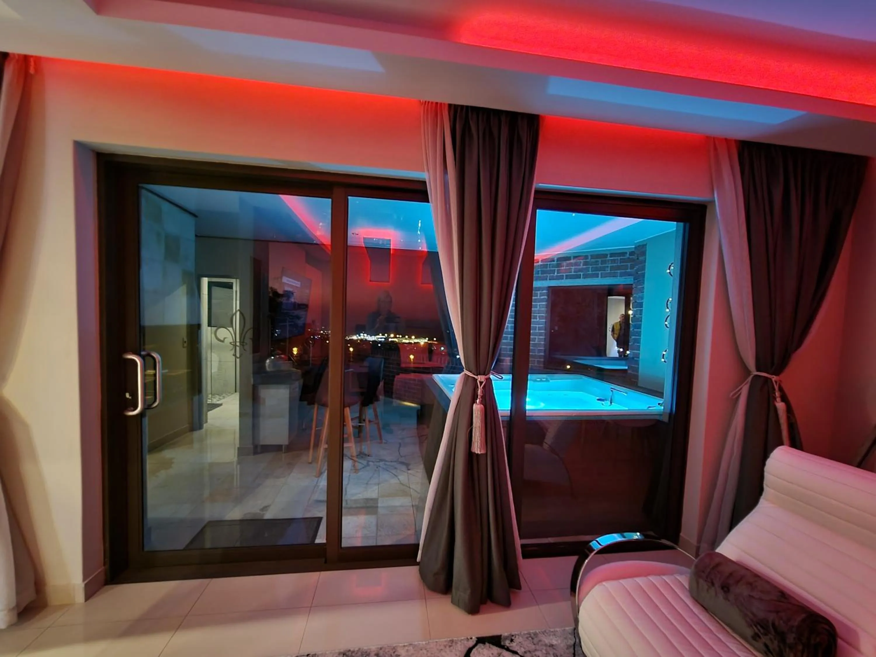 Pool view, Bed in Weston Guest House Krugersdorp