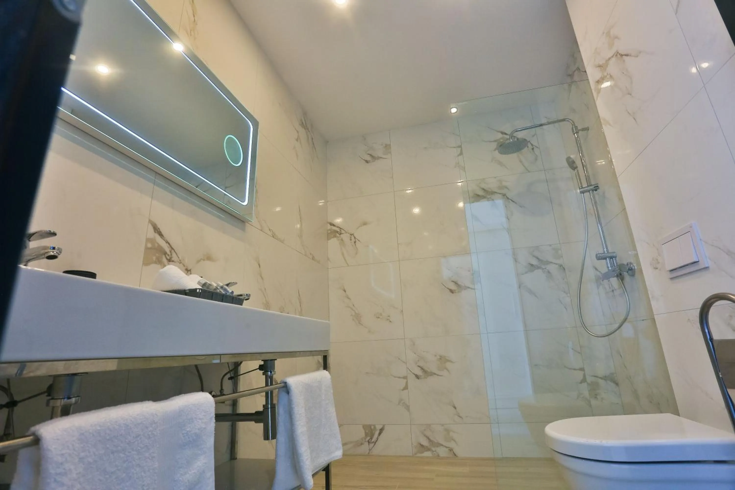 Shower in Hotel Paradise Punta