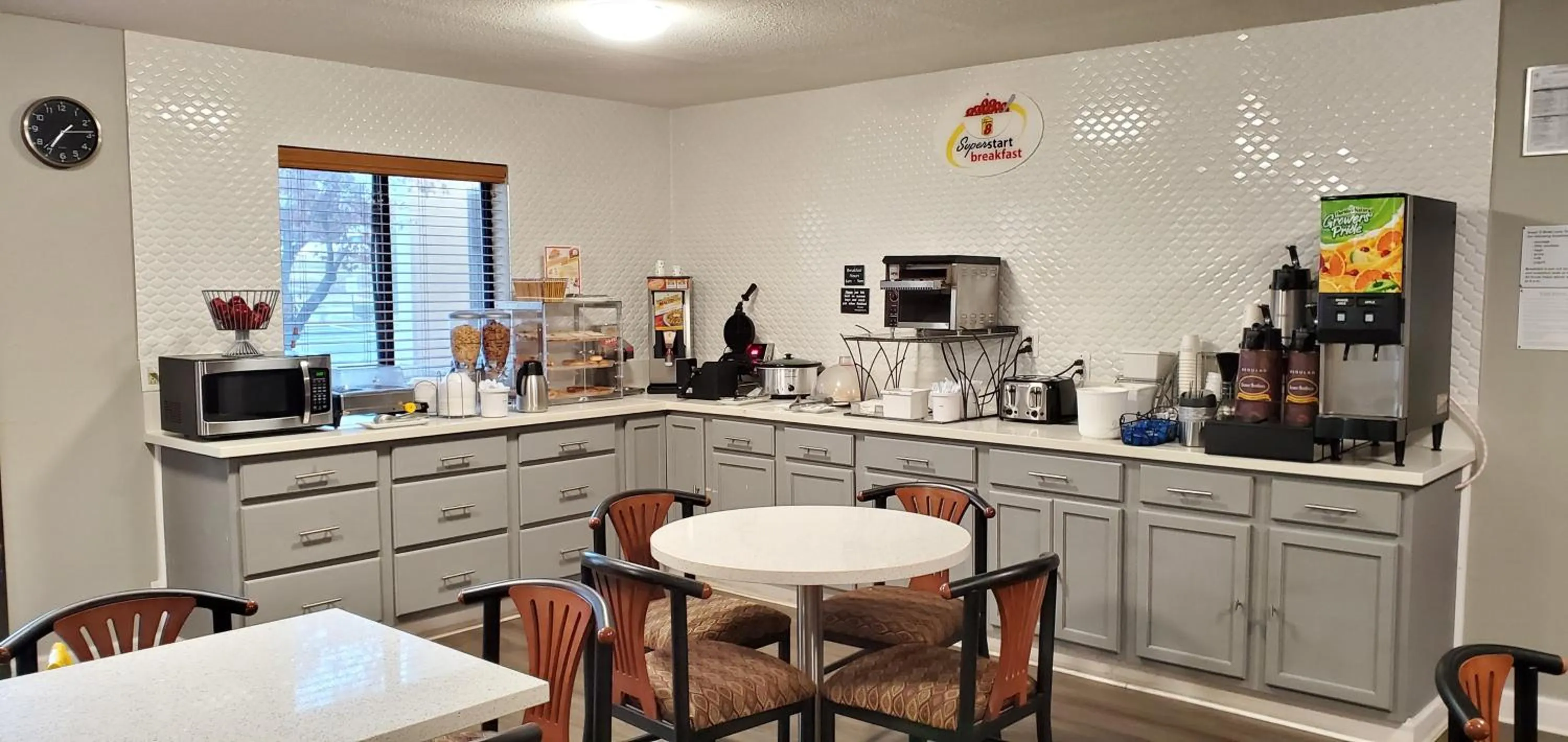 Area and facilities in Super 8 by Wyndham Paris