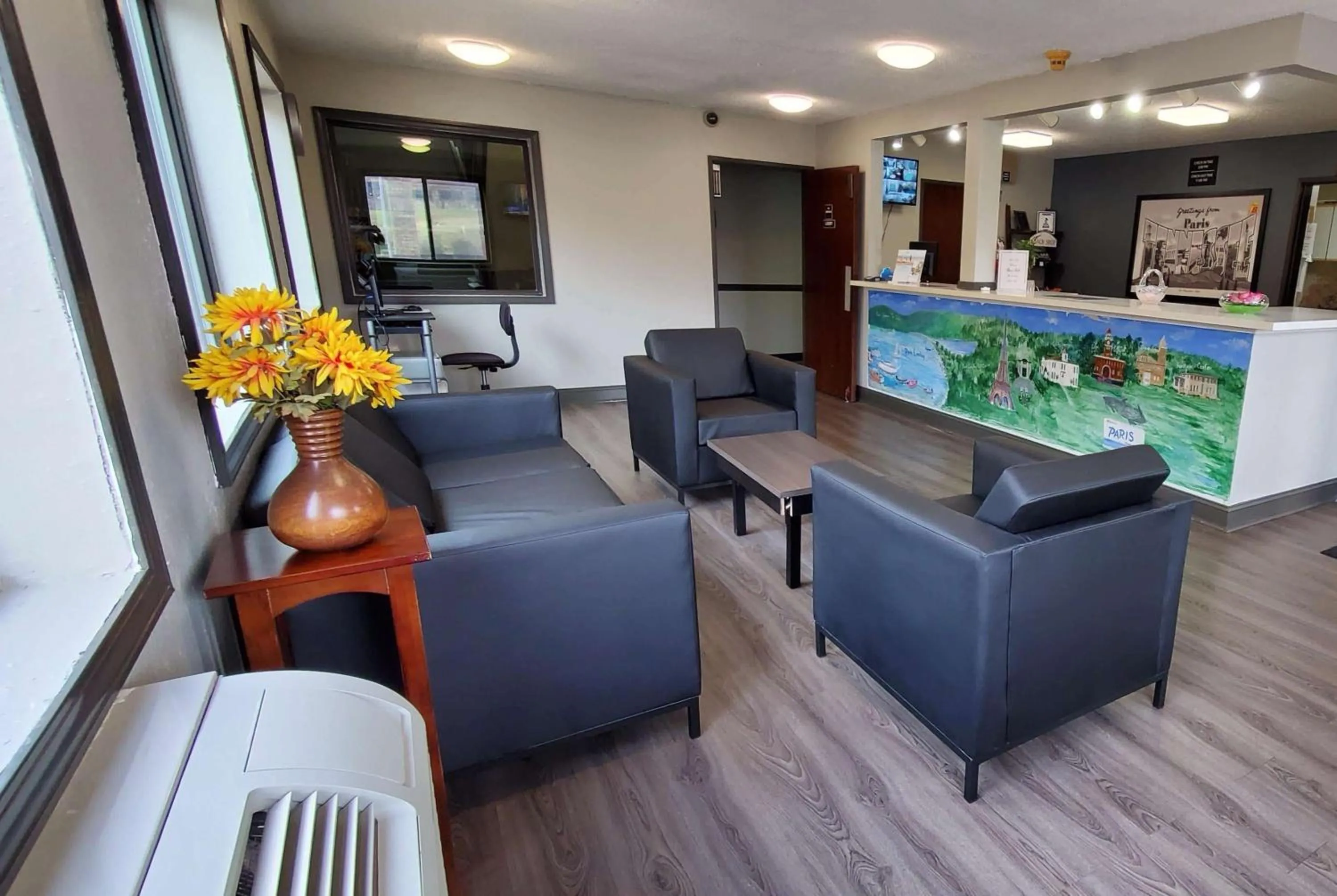 Lobby or reception in Super 8 by Wyndham Paris