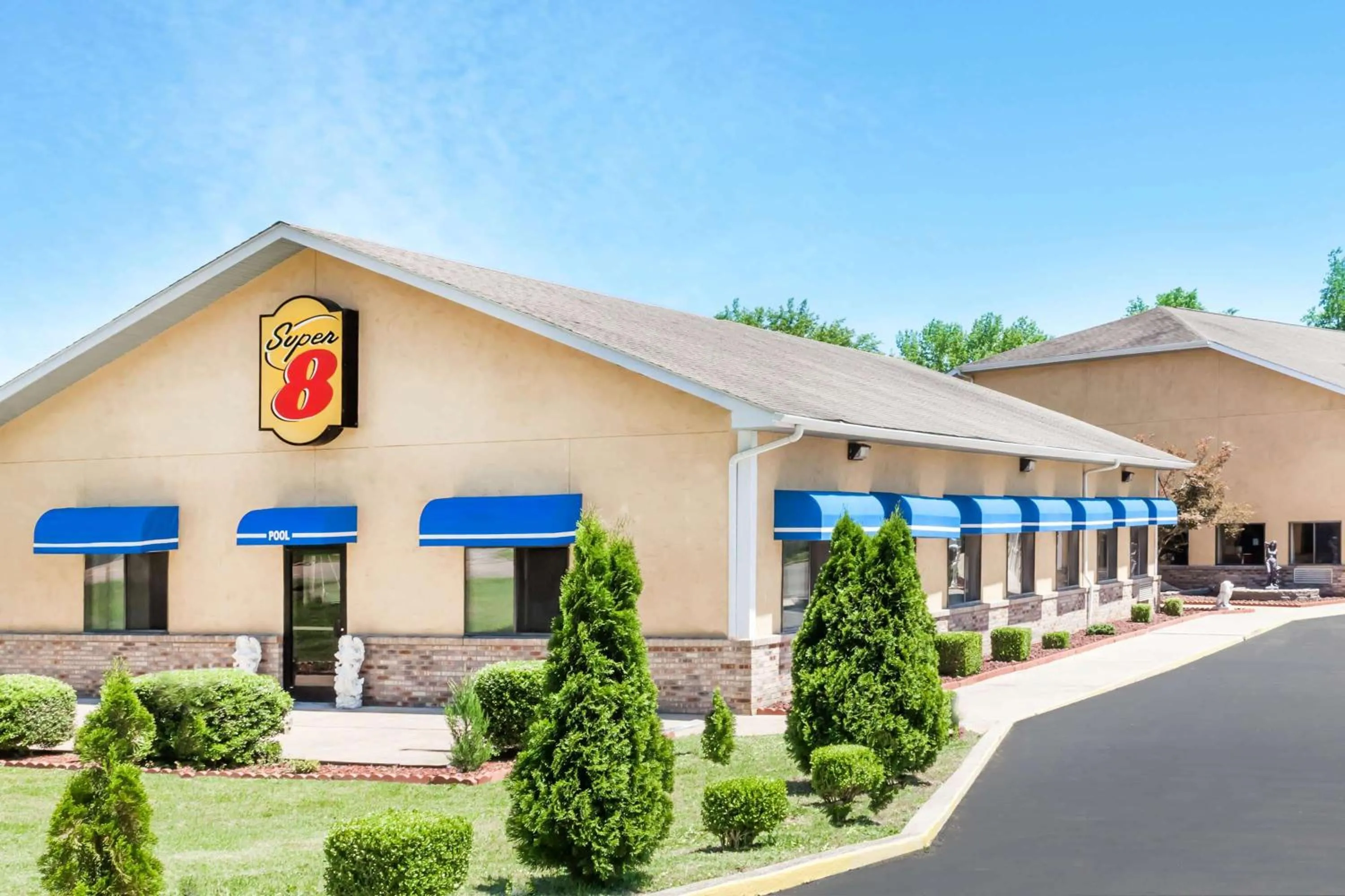 Property building in Super 8 by Wyndham Paris