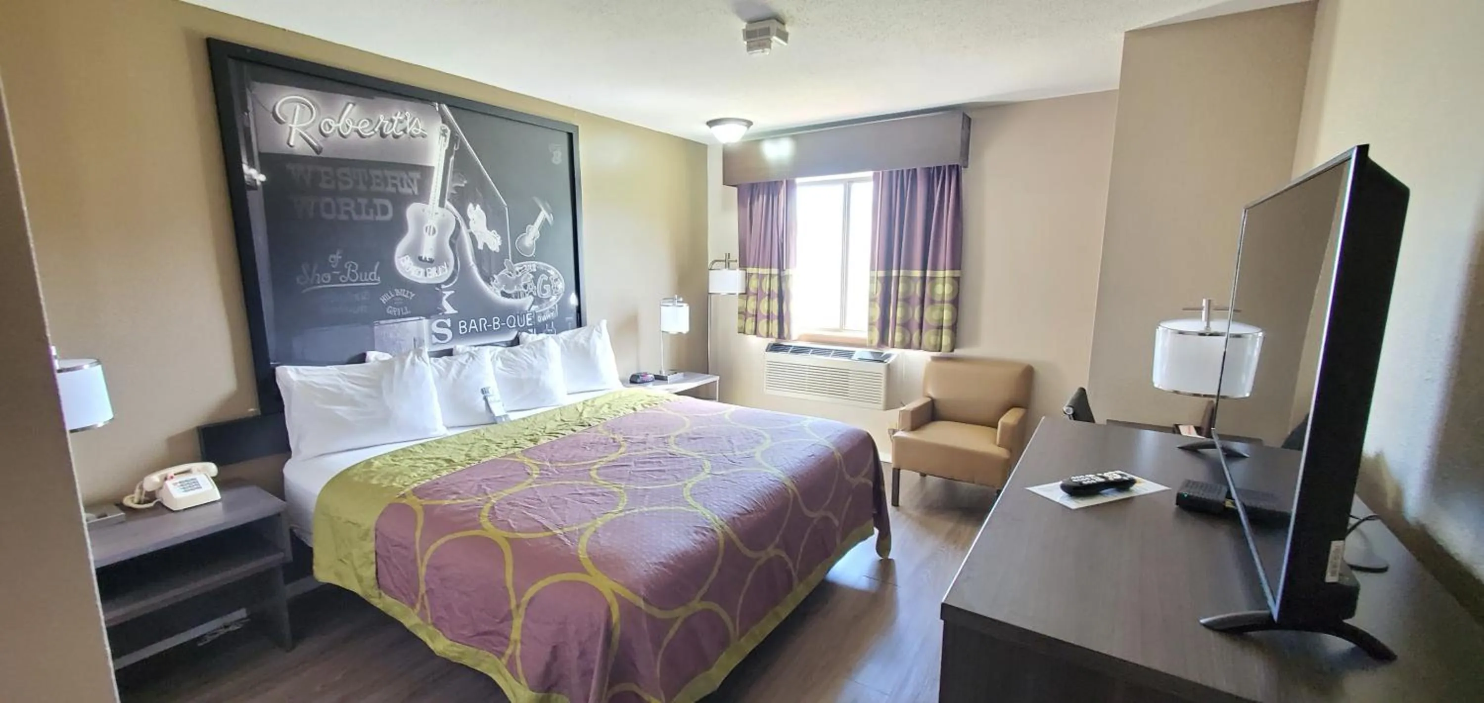 Photo of the whole room, Bed in Super 8 by Wyndham Paris