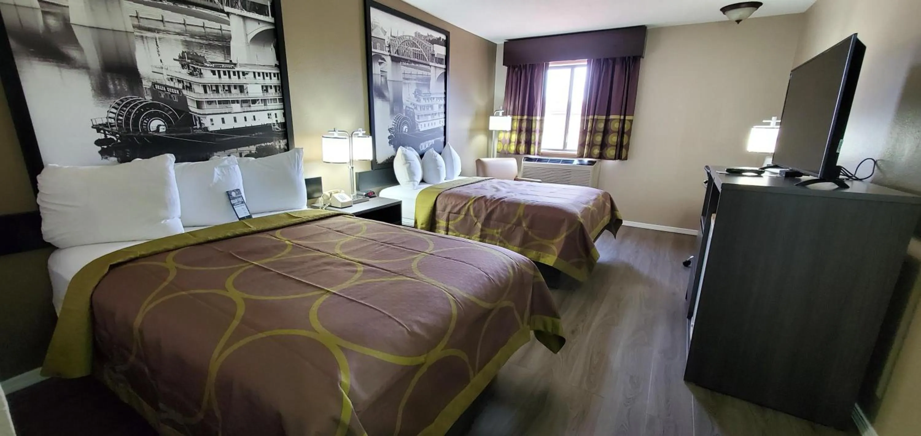 Photo of the whole room, Bed in Super 8 by Wyndham Paris