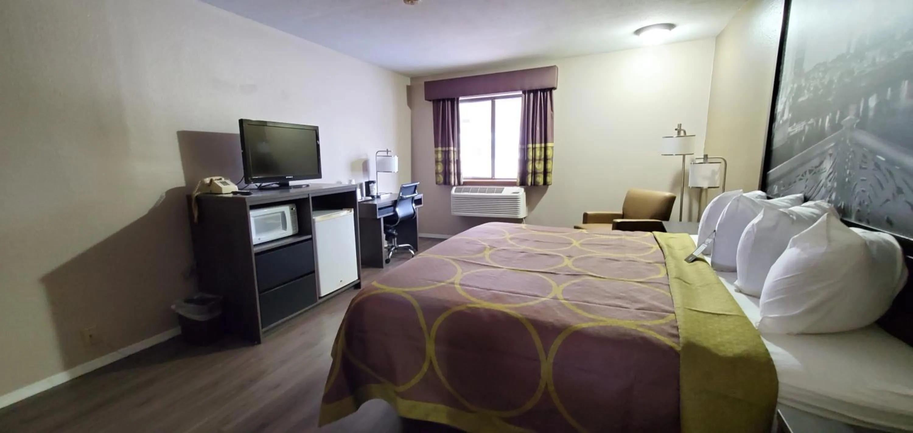 Photo of the whole room, Bed in Super 8 by Wyndham Paris