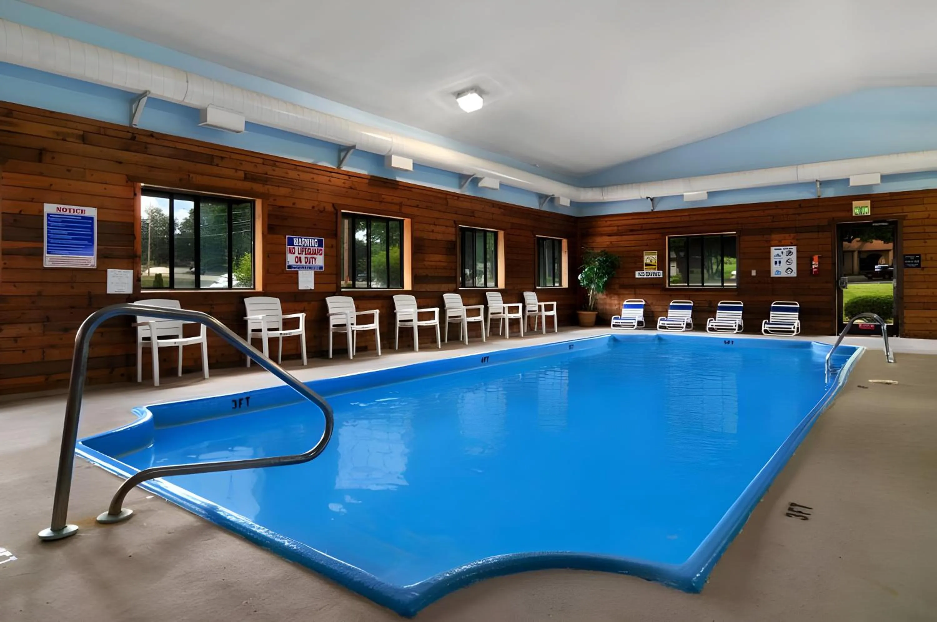 Swimming pool in Super 8 by Wyndham Paris