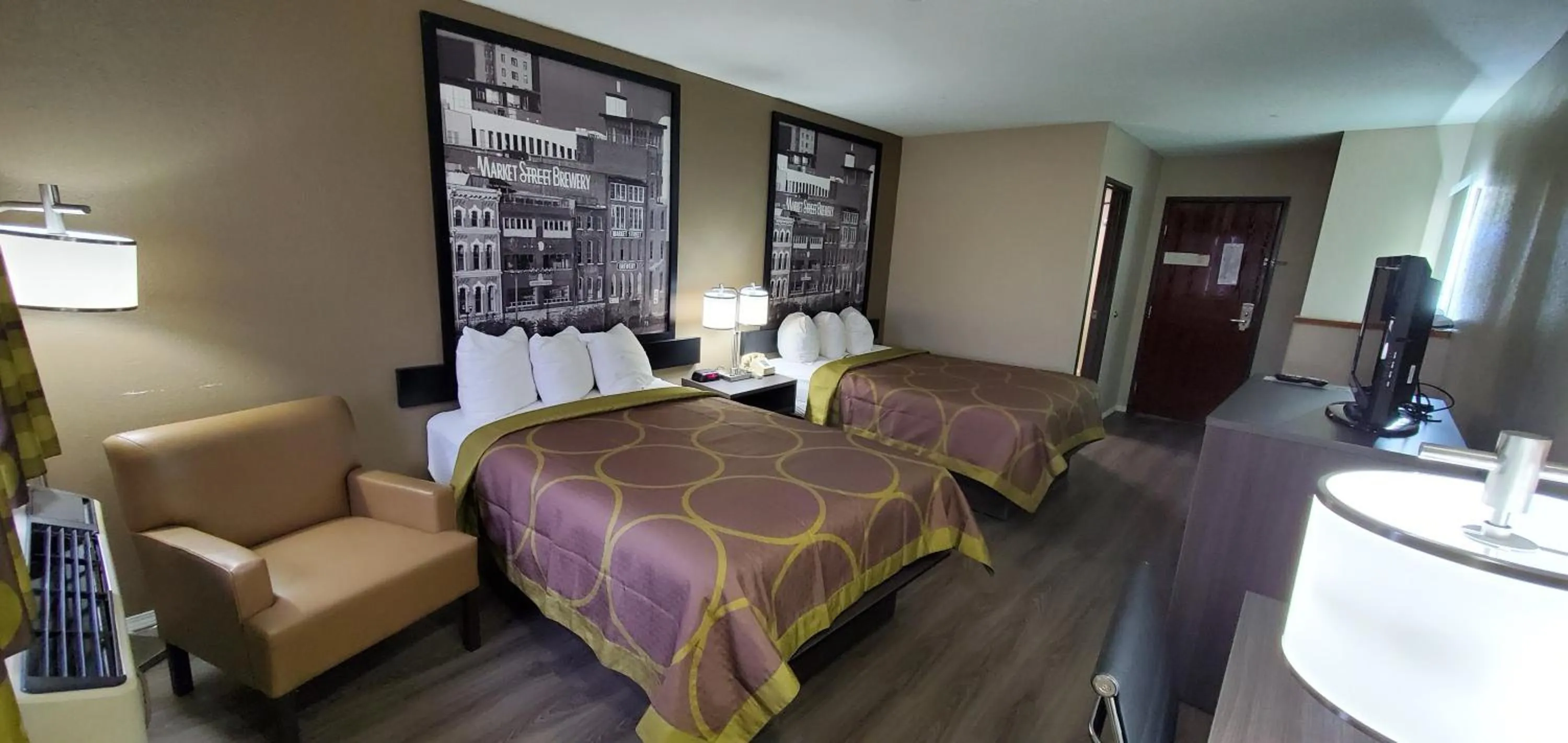 Photo of the whole room, Bed in Super 8 by Wyndham Paris