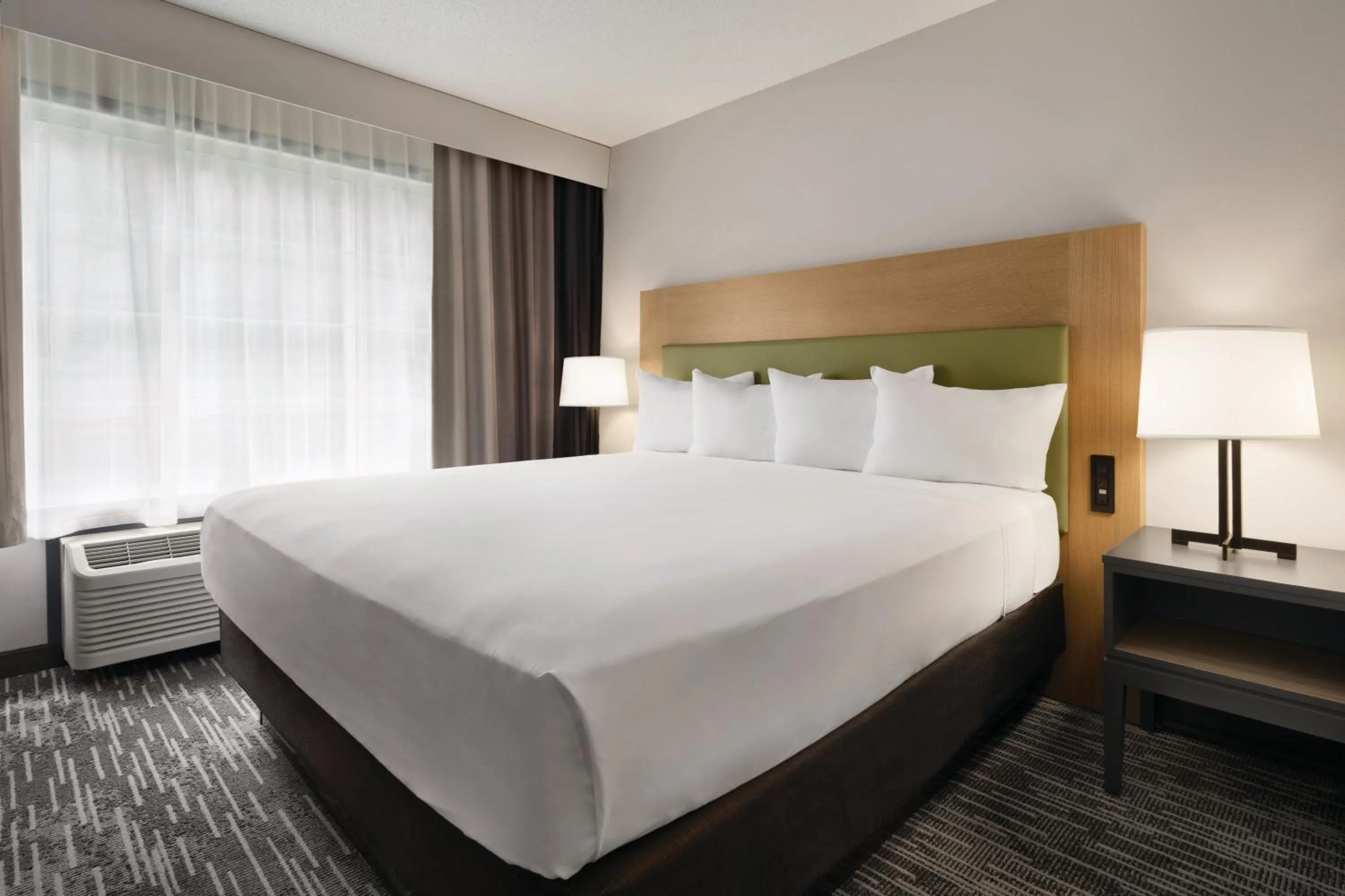 Bed in Country Inn & Suites by Radisson, Detroit Lakes, MN