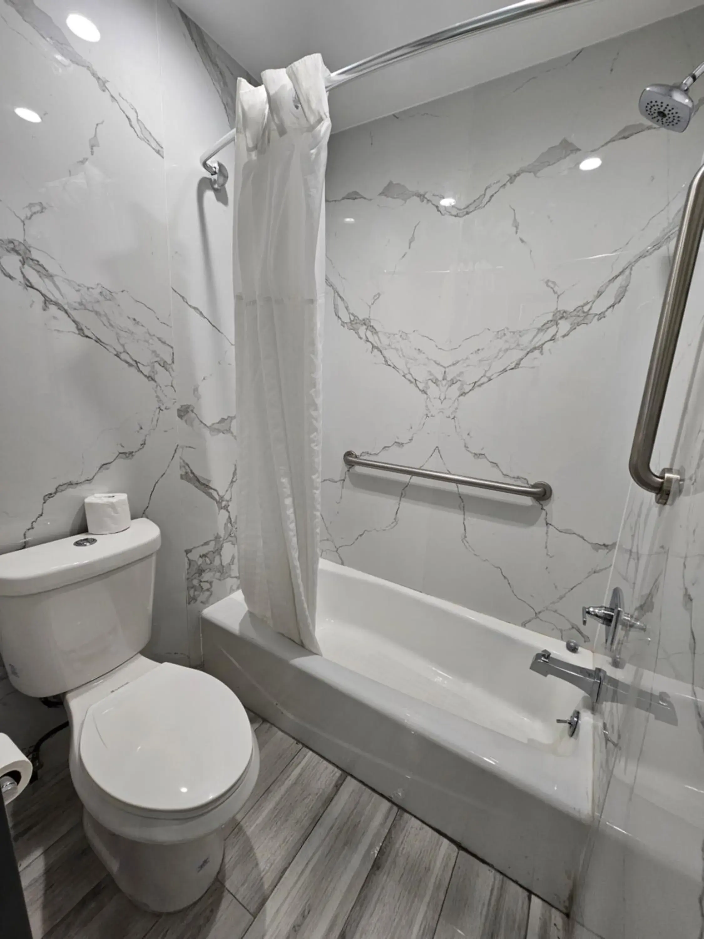 Queen Room with Two Queen Beds - Non-Smoking in Travelodge Inn & Suites by Wyndham Fullerton Queen Room with Two Queen Beds - Non-Smoking in Travelodge Inn & Suites by Wyndham Fullerton