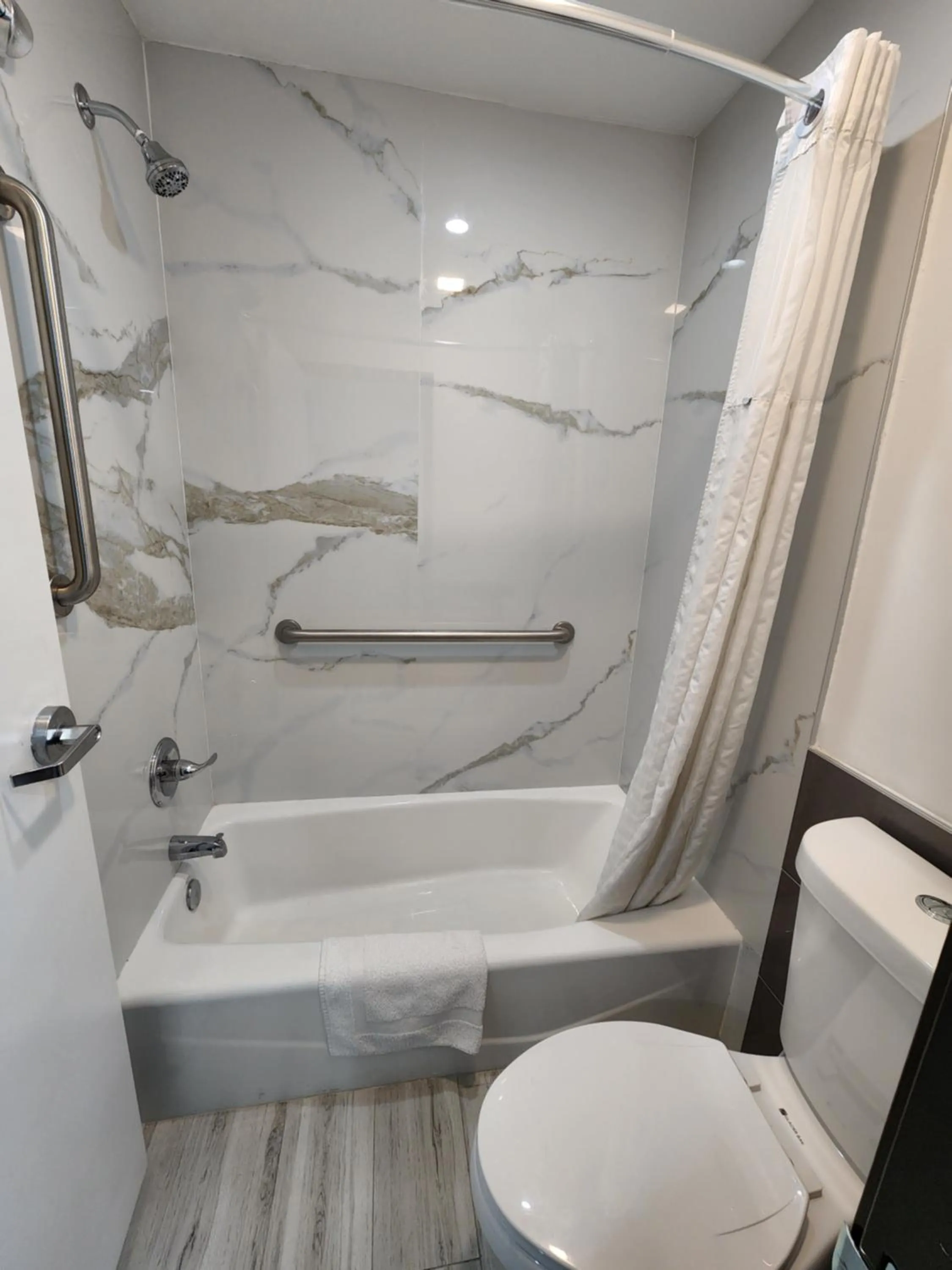 Travelodge Inn & Suites by Wyndham Fullerton