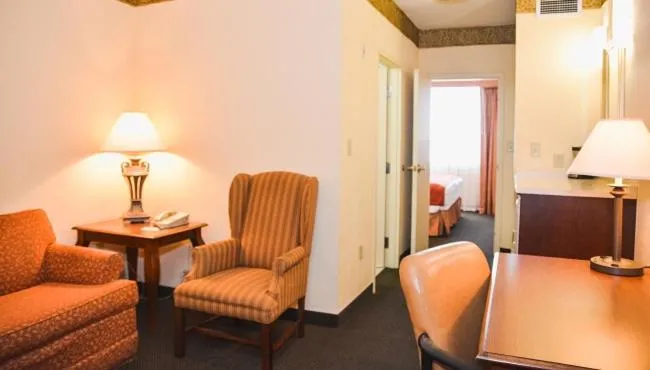 Country Inn & Suites by Radisson, London South, ON