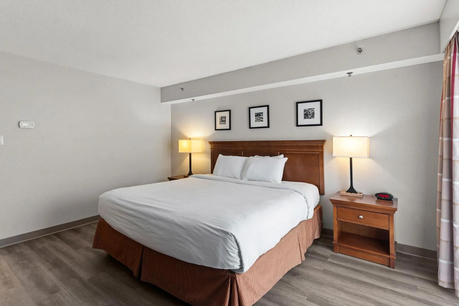 Bed in Country Inn & Suites by Radisson, Saskatoon, SK