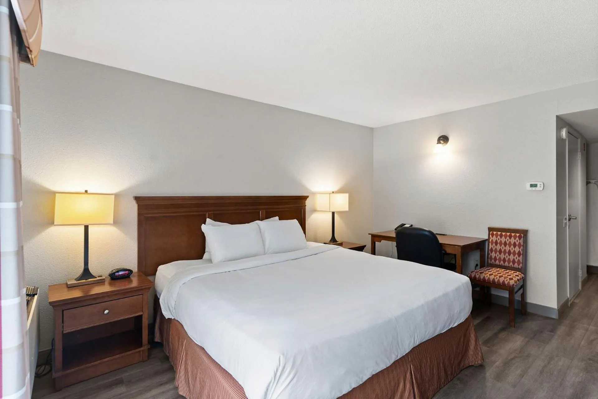 Bed in Country Inn & Suites by Radisson, Saskatoon, SK