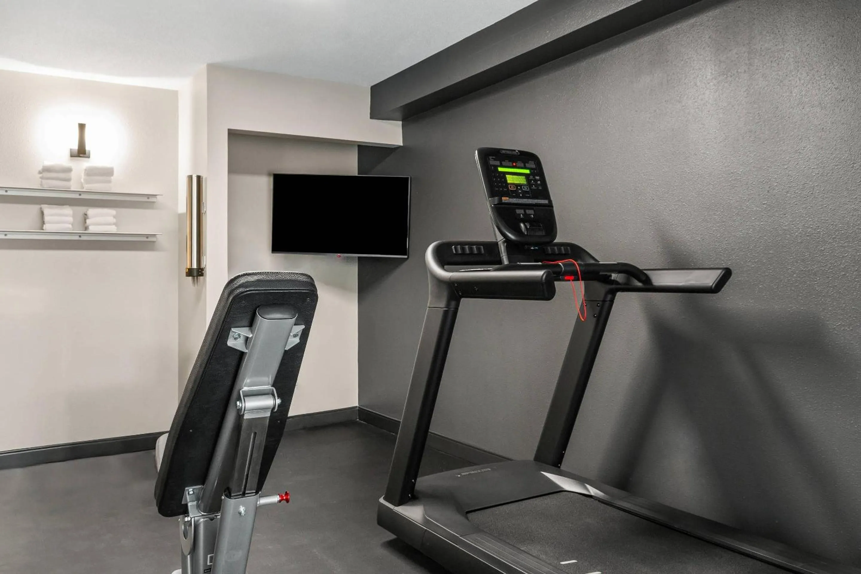 Fitness centre/facilities in Country Inn & Suites by Radisson, Winnipeg, MB