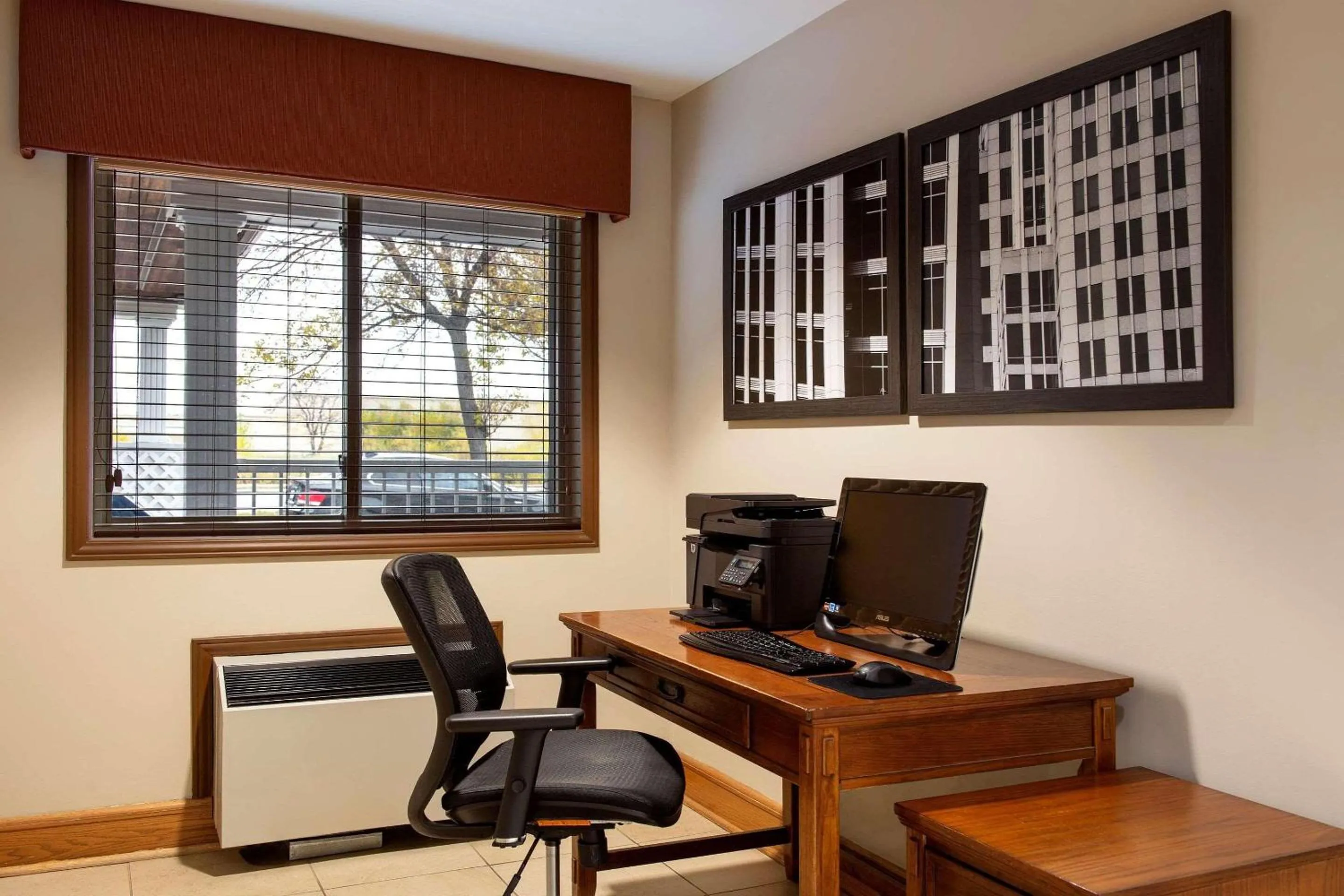 Business facilities in Country Inn & Suites by Radisson, Winnipeg, MB