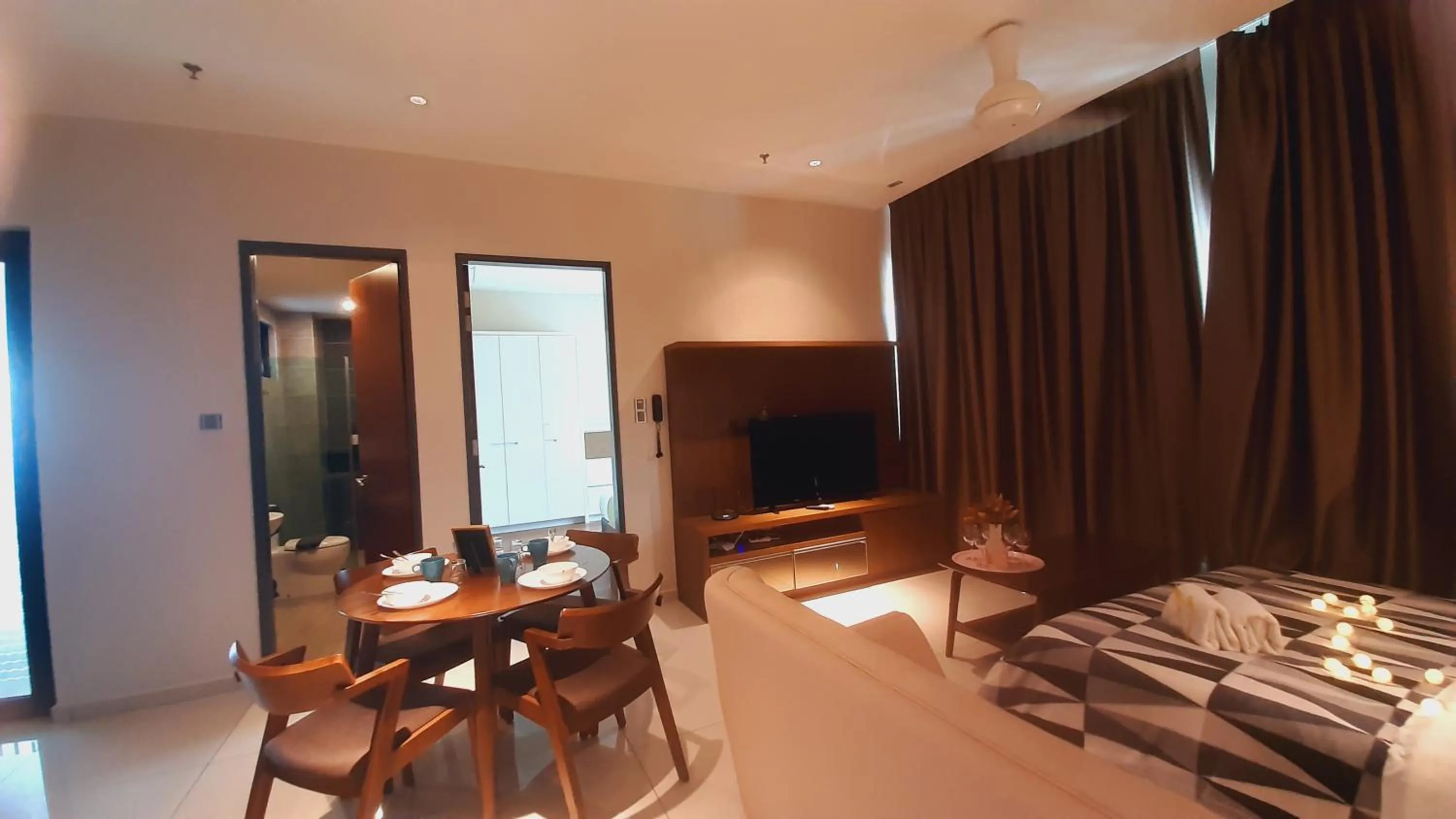 Communal lounge/ TV room, Bed in 7Stonez Suites Geo38 Genting Highlands
