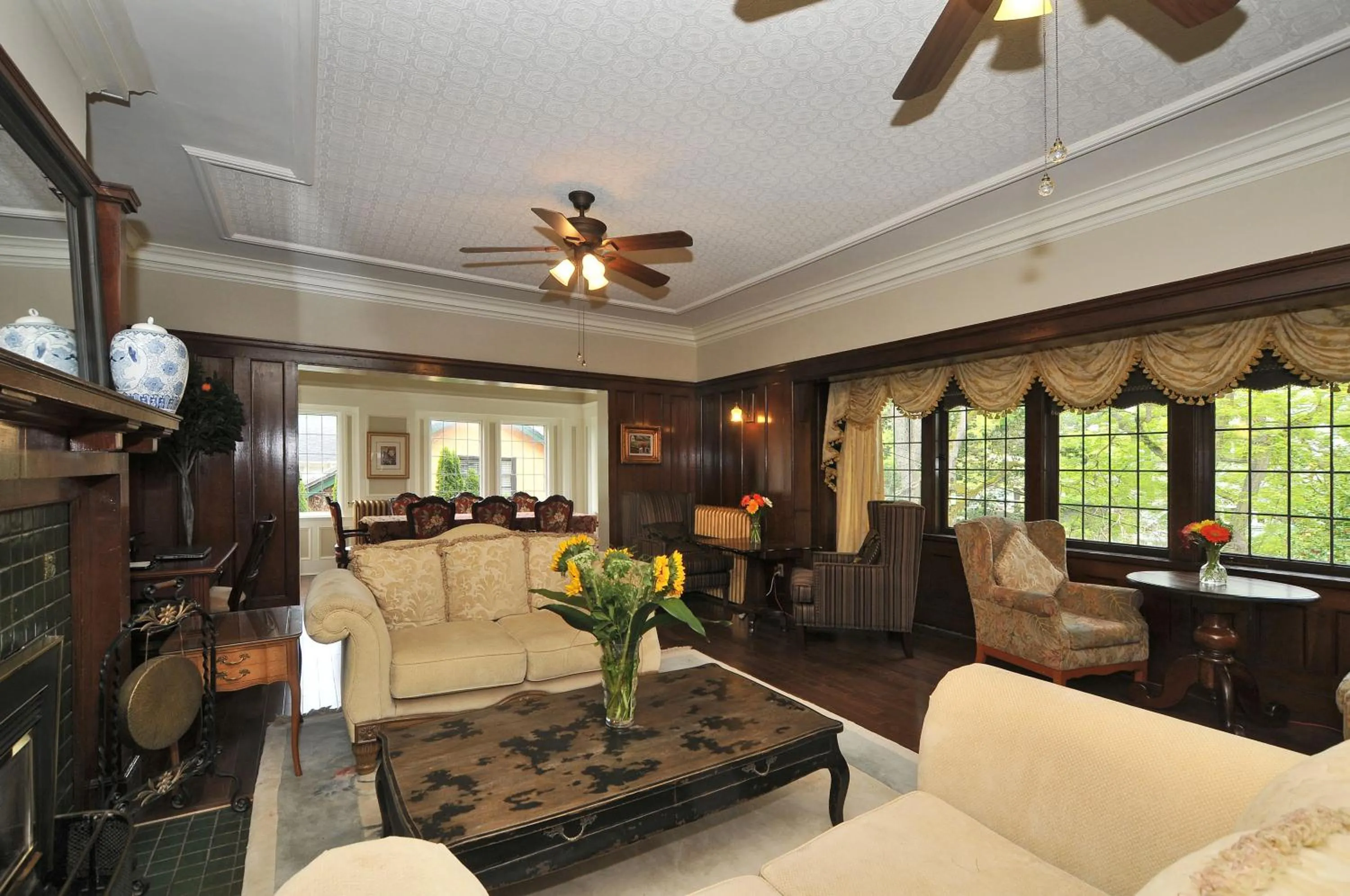 Communal lounge/ TV room in The Craigmyle Inn