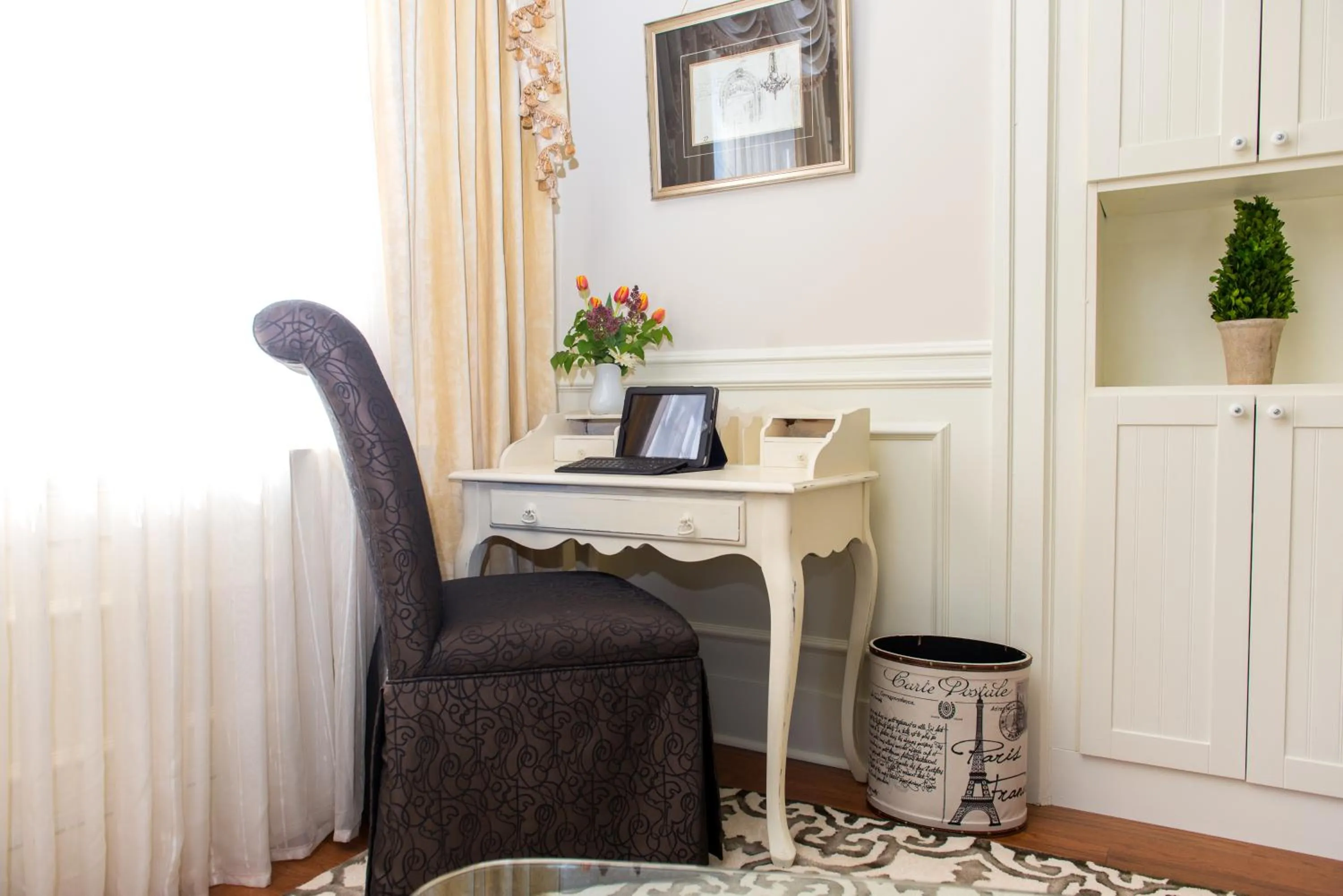 Living room in The Craigmyle Inn