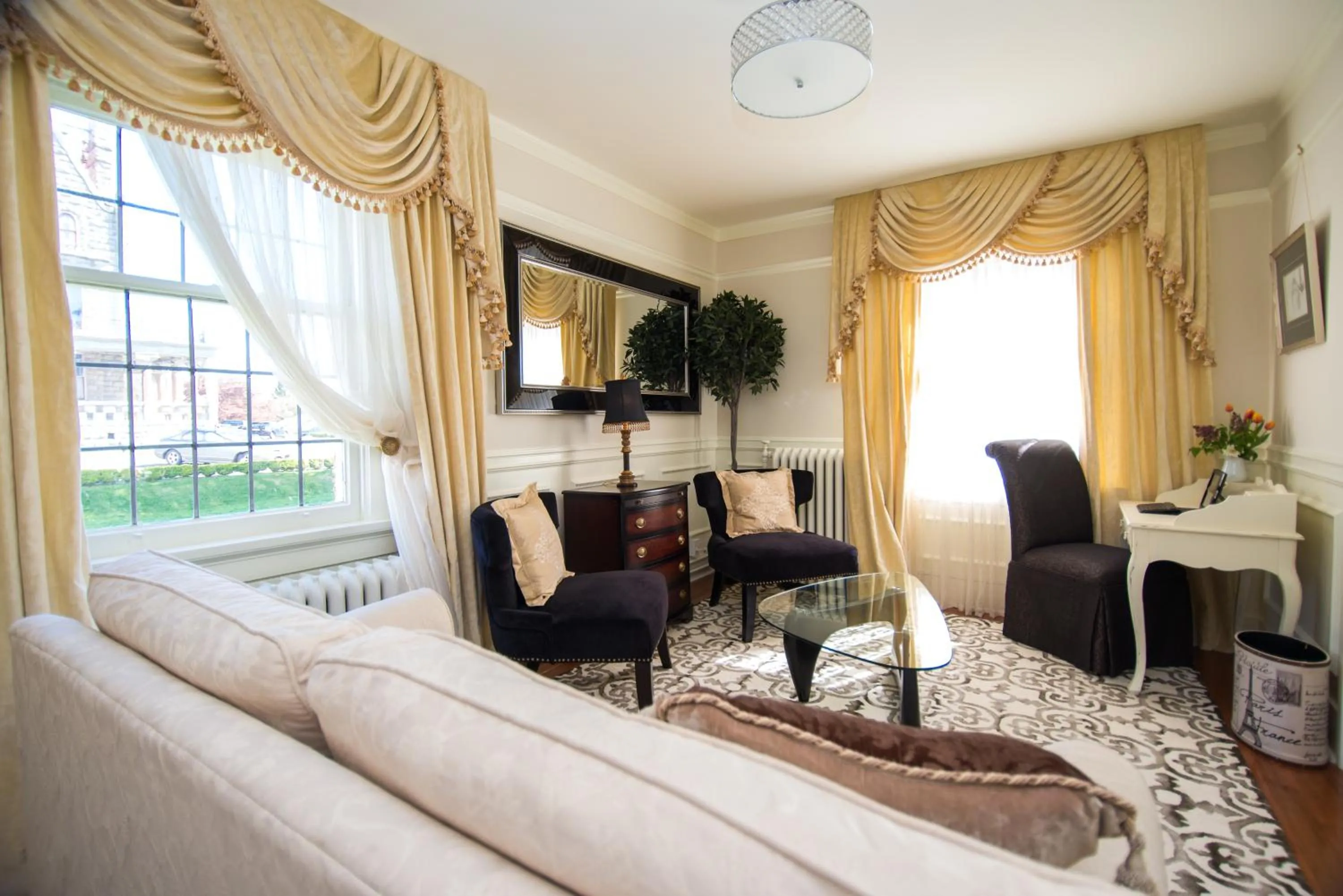 Photo of the whole room, Bed in The Craigmyle Inn