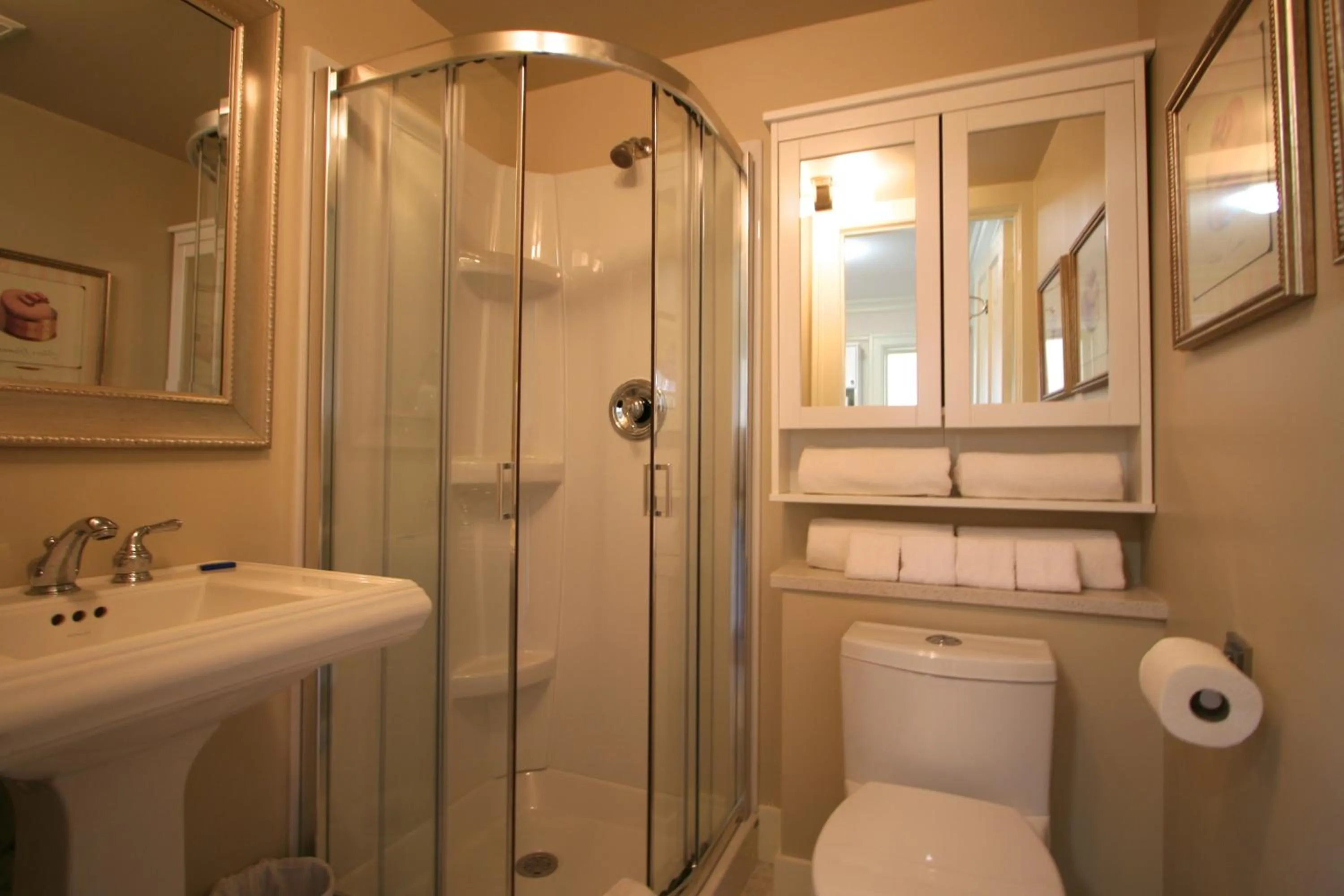 Bathroom in The Craigmyle Inn