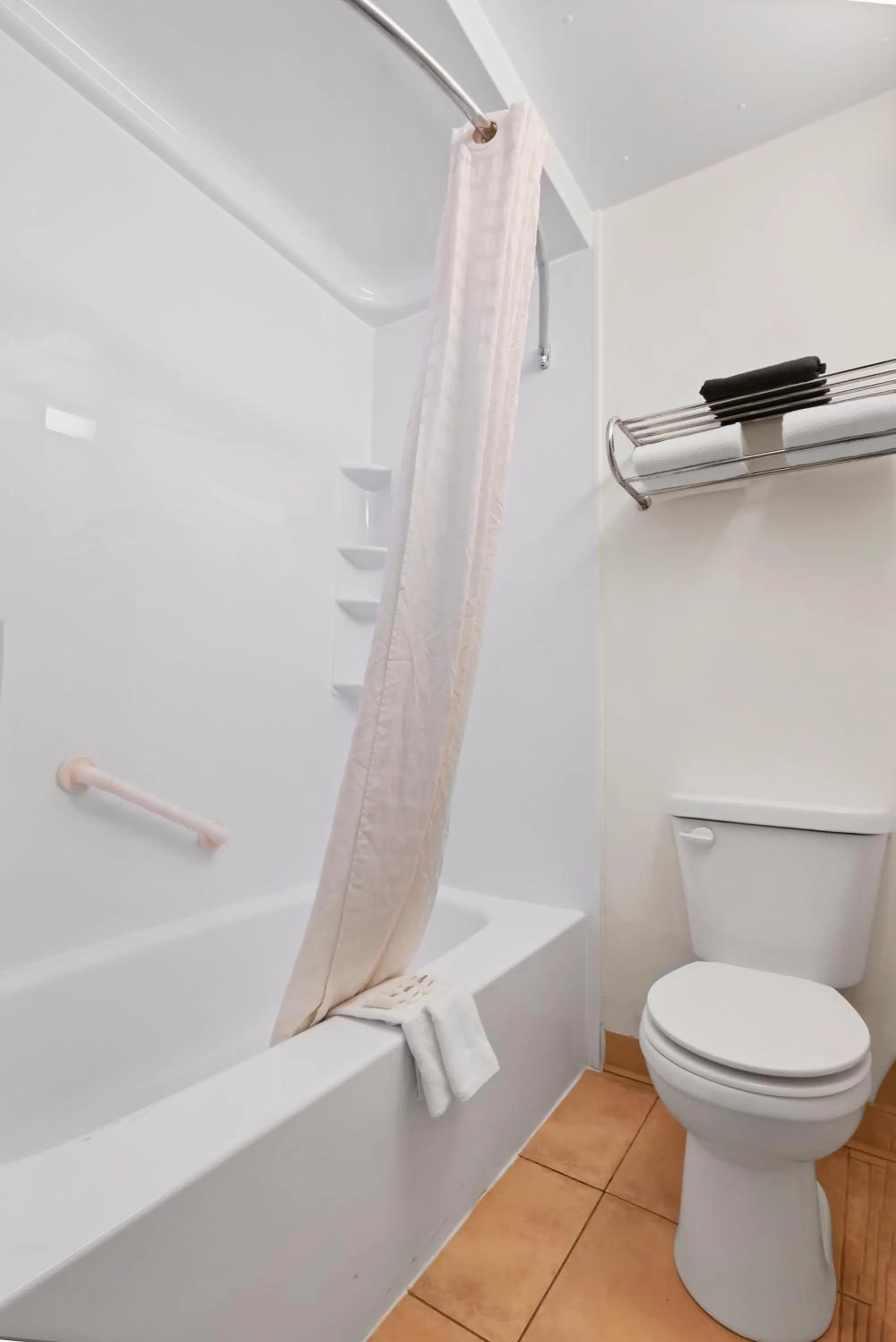 Shower in Dauphin Inn Express