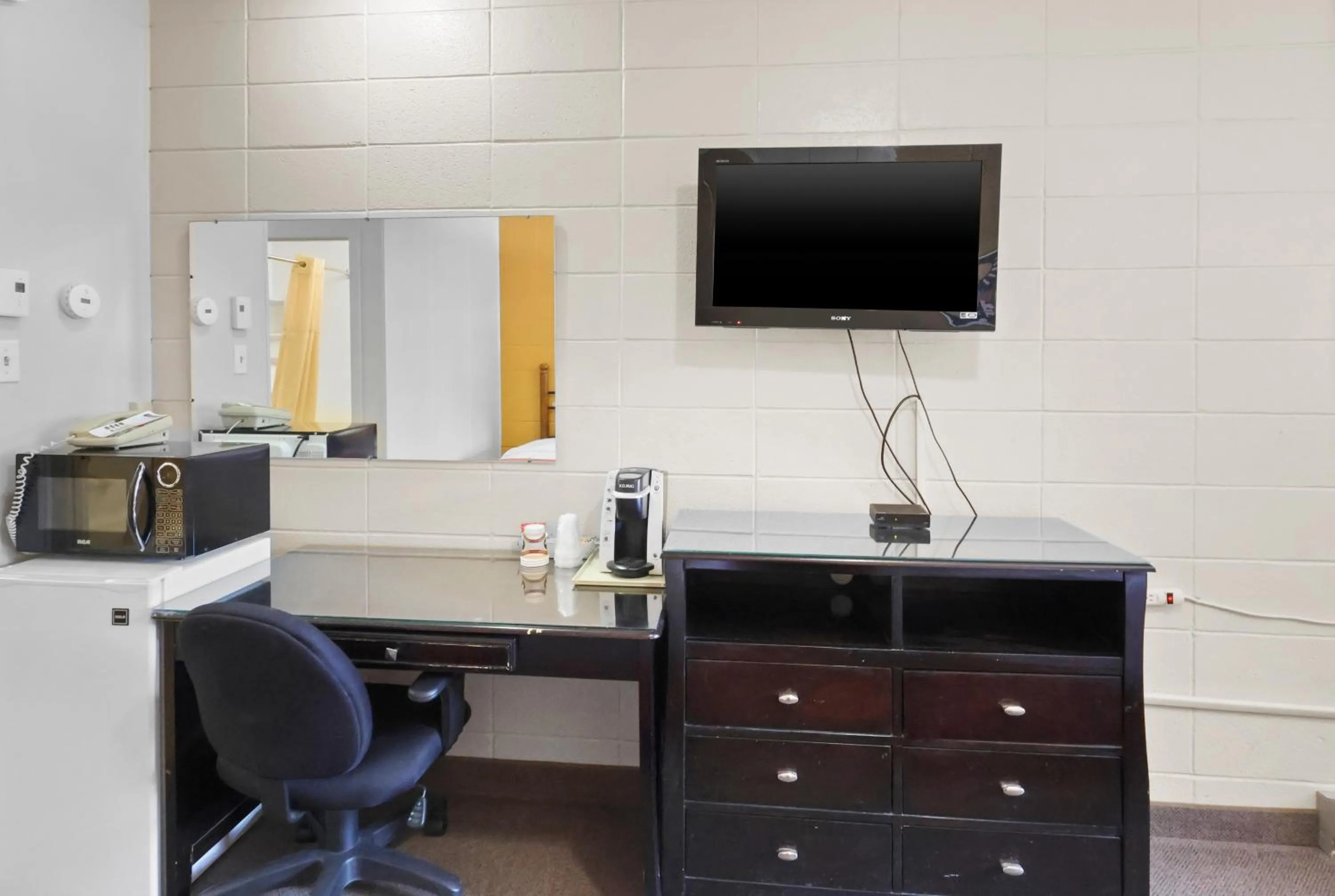 TV and multimedia in Dauphin Inn Express