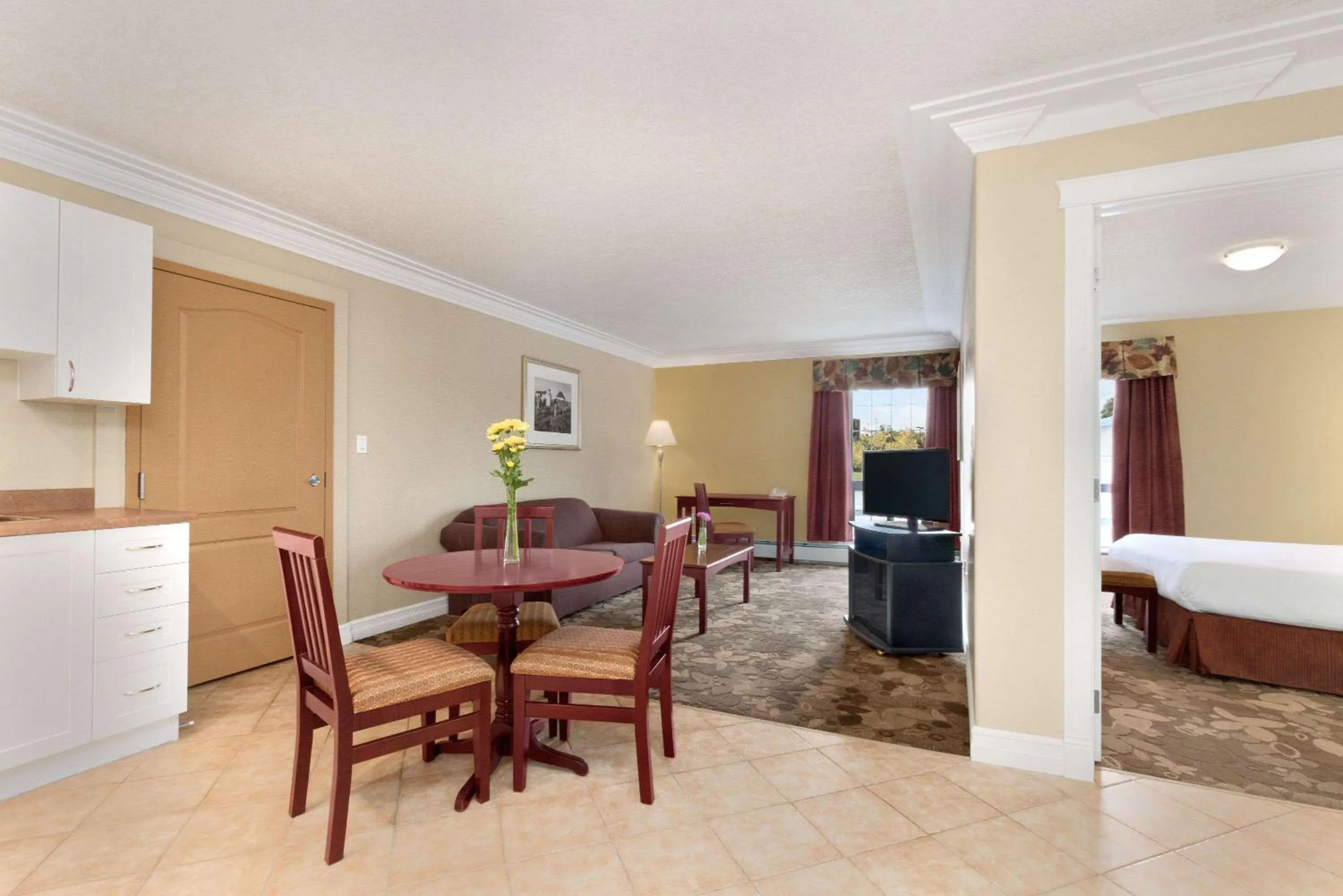 Photo of the whole room, Bed in Nova Inn Yellowknife