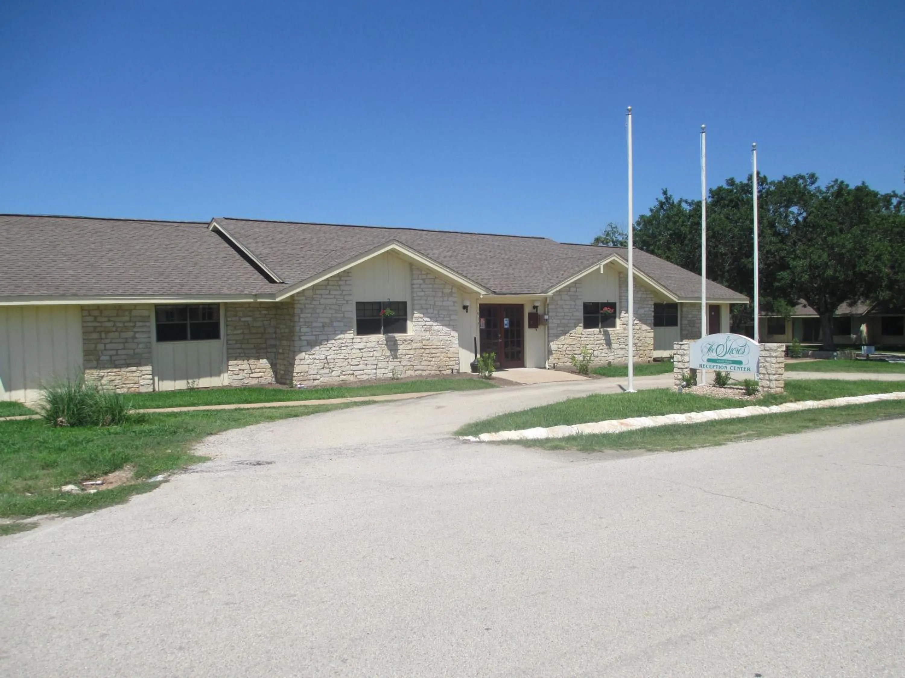 Facade/entrance in The Shores at Lake Travis