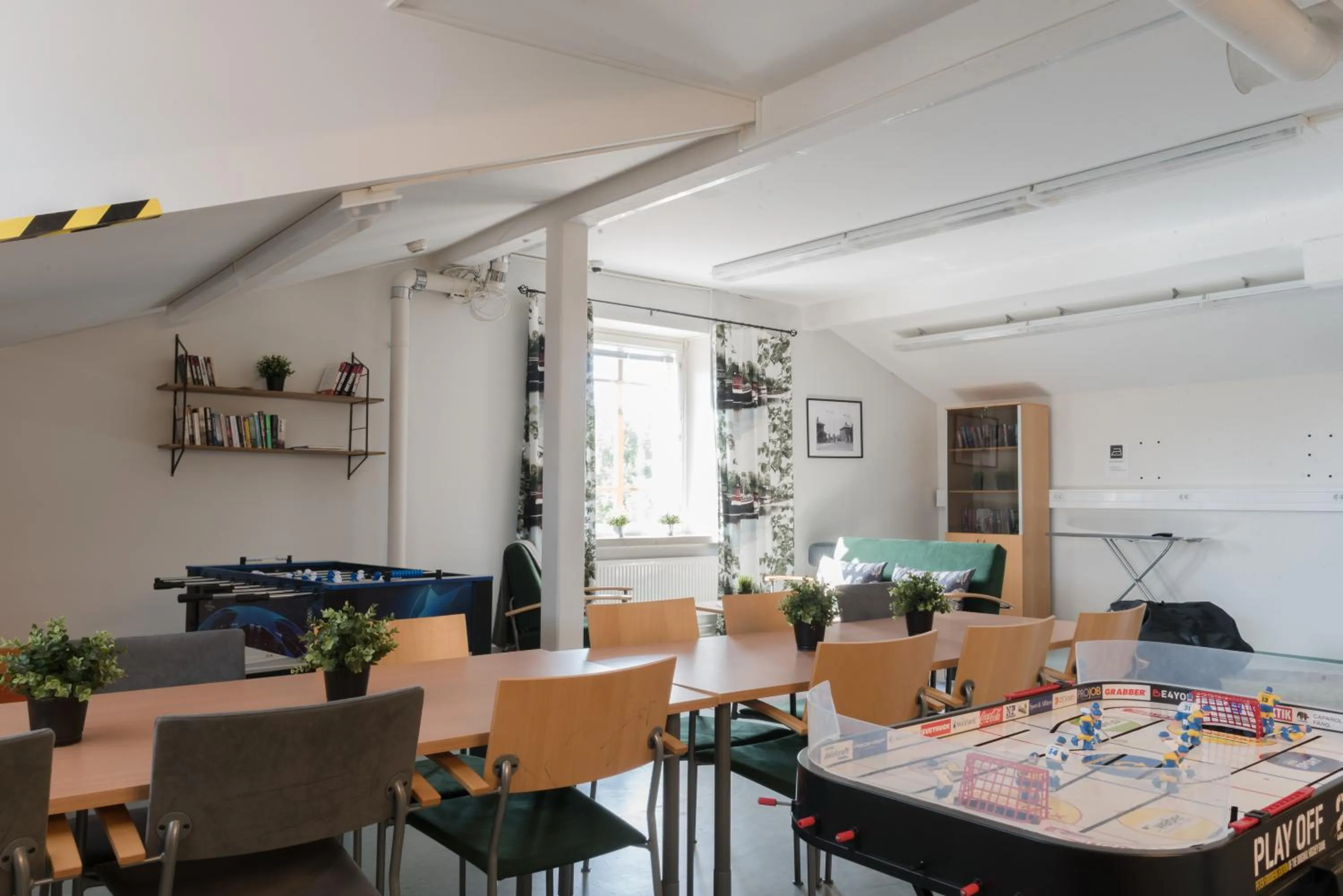 Communal lounge/ TV room in Hotelli Rakuuna