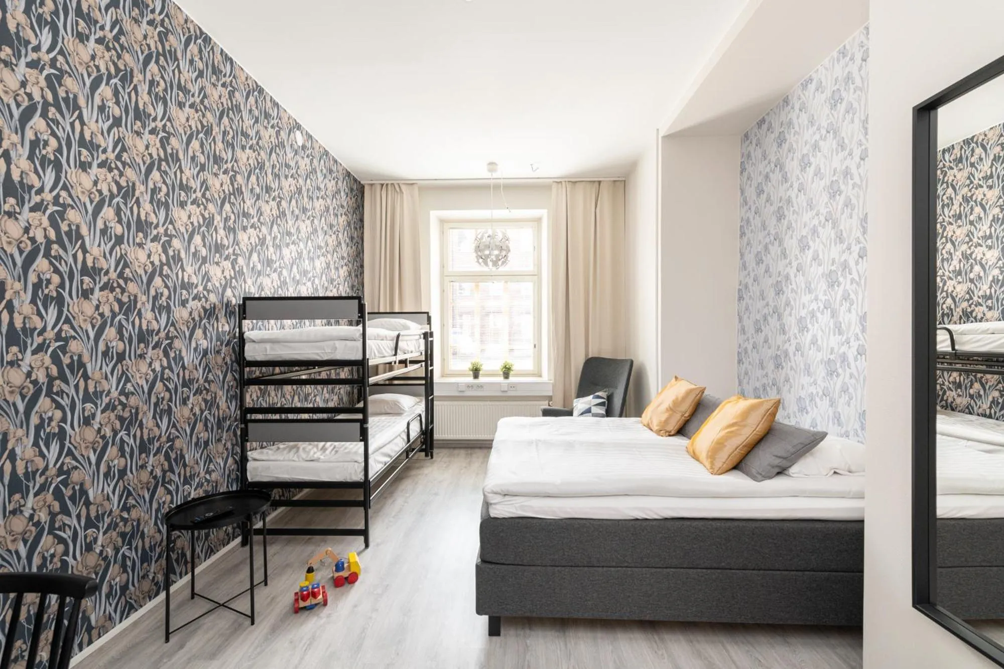 Photo of the whole room, Bed in Hotelli Rakuuna