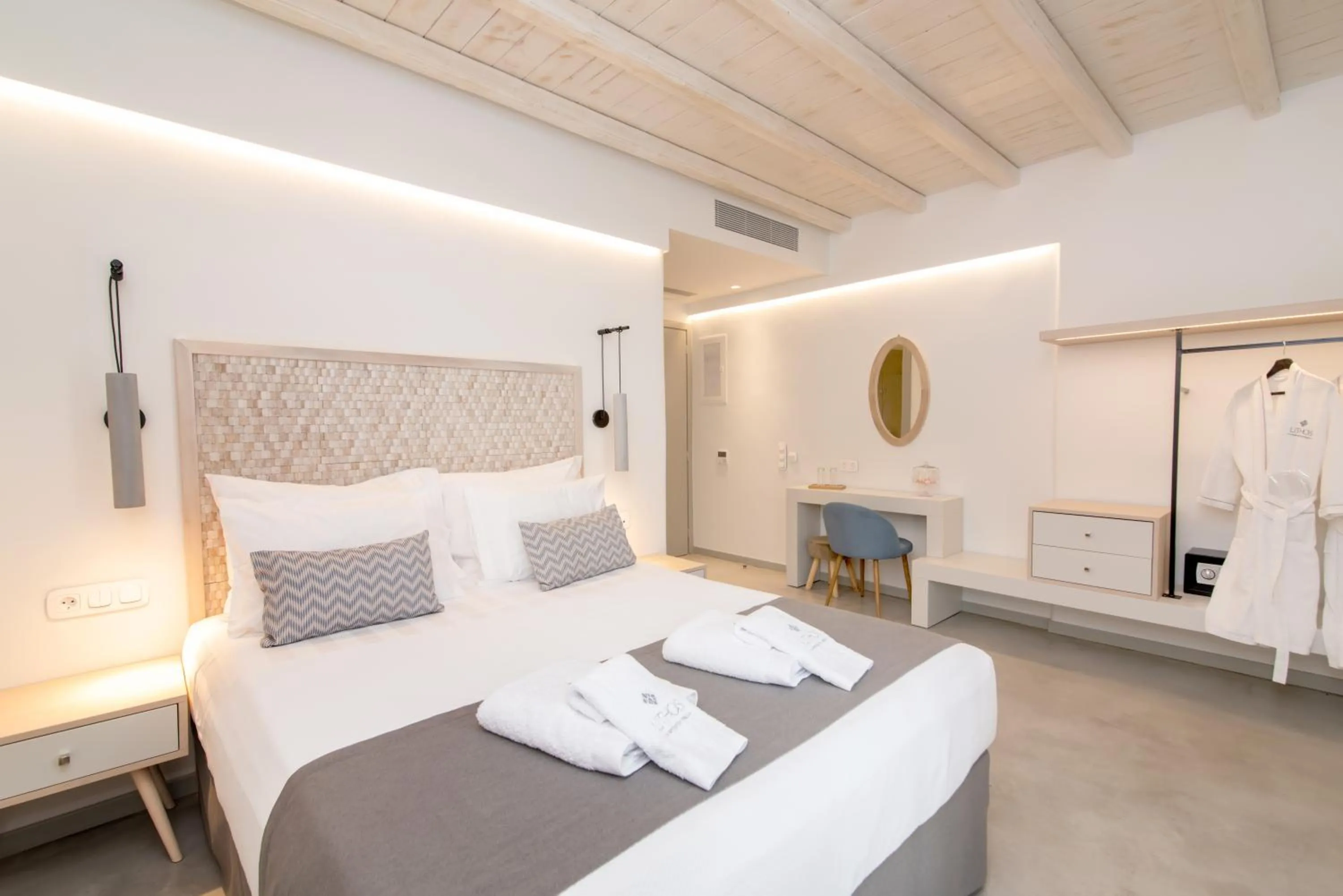 Bed in Lithos Luxury Suites
