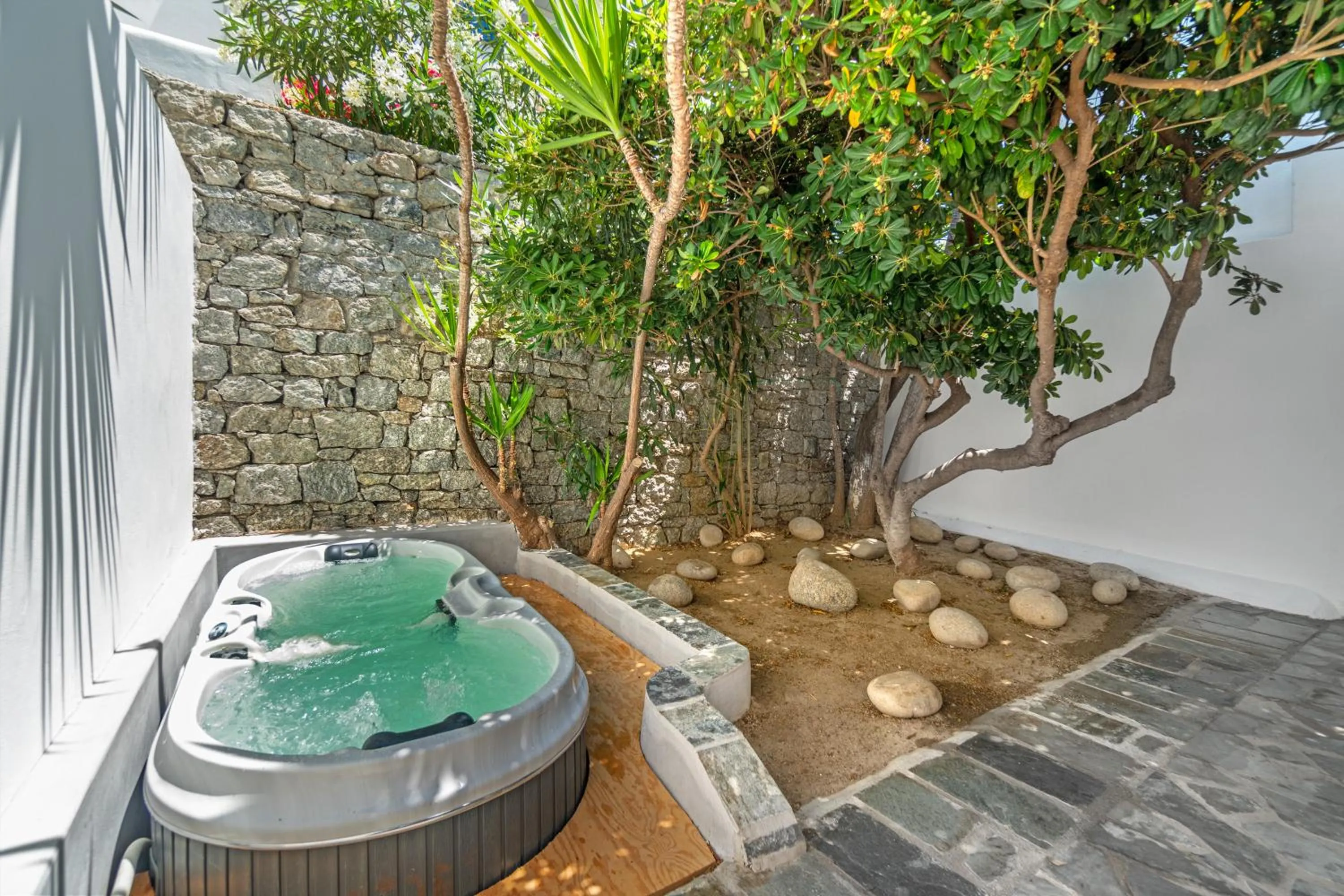 Garden in Omnia Mykonos Boutique Hotel & Suites