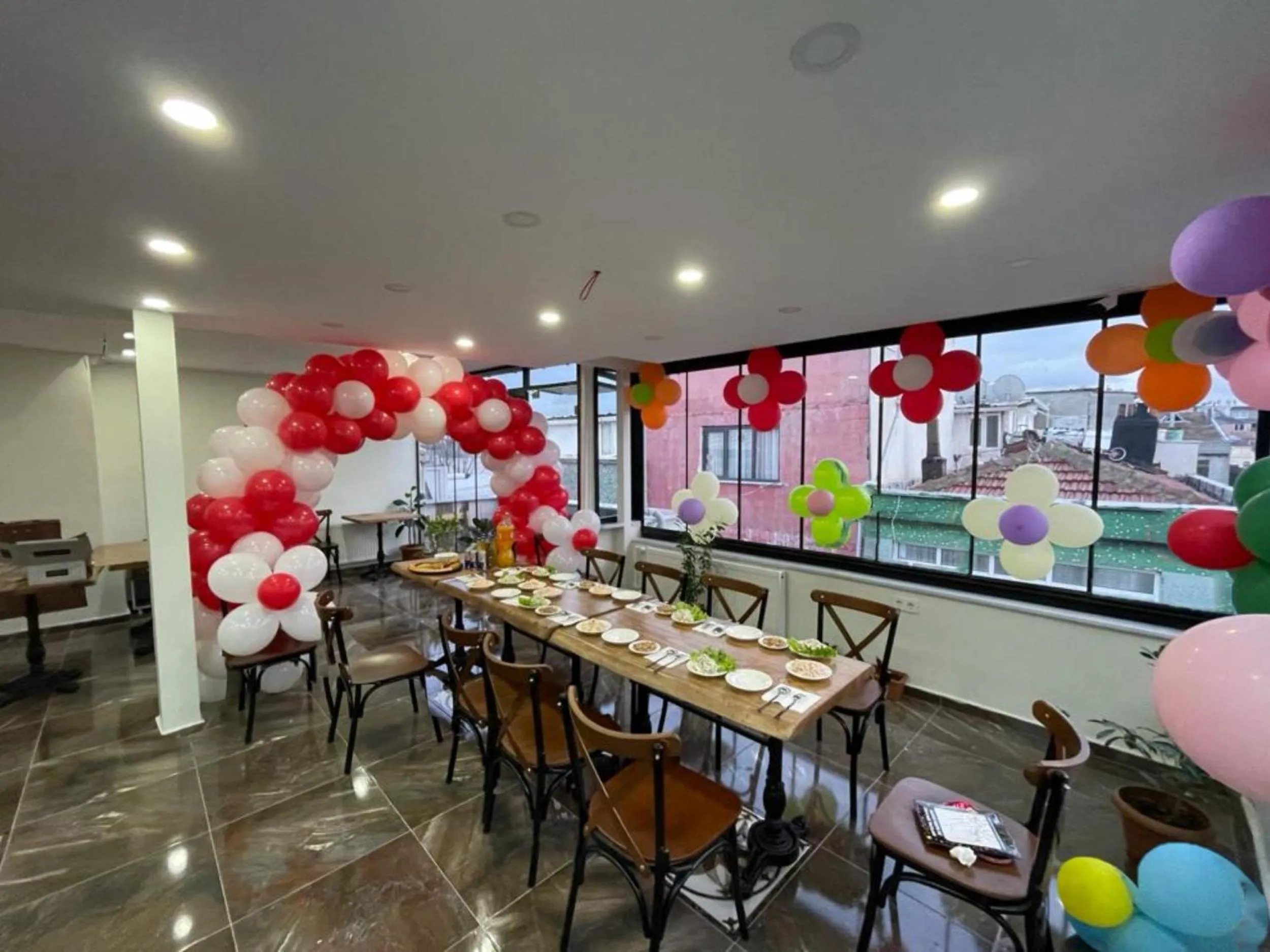 Restaurant/places to eat in Gul Otel