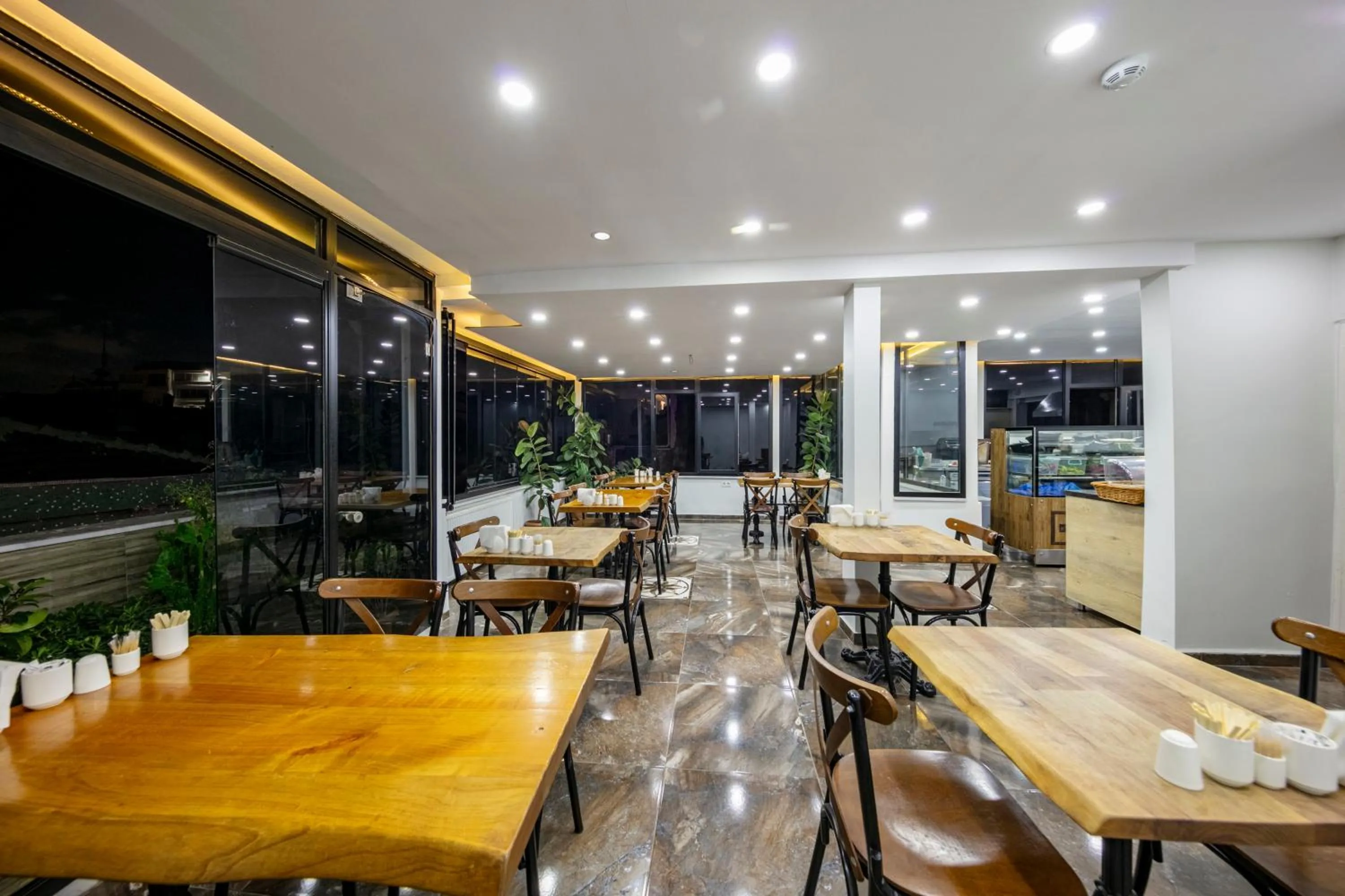 Restaurant/places to eat in Gul Otel