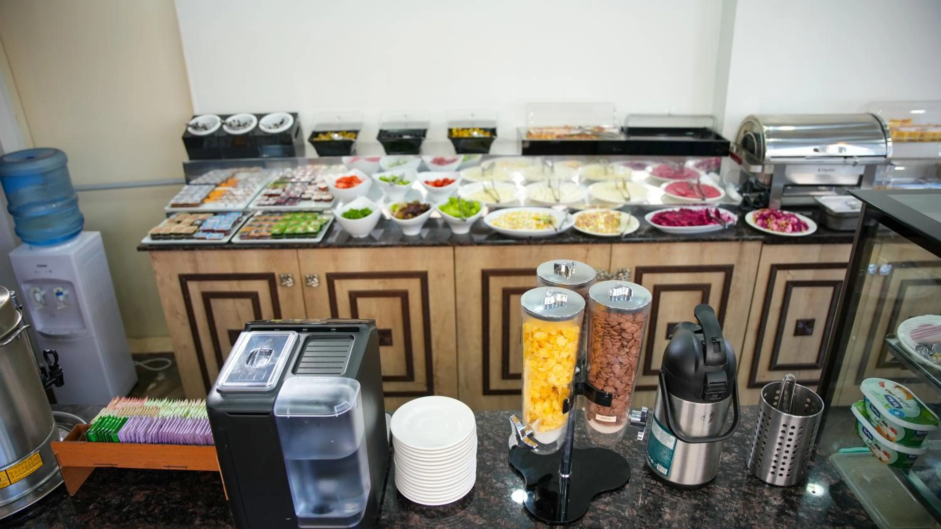 Restaurant/places to eat in Gul Otel