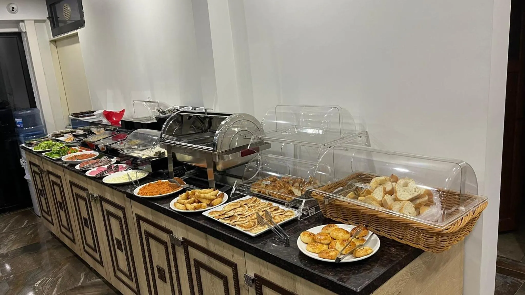 Restaurant/places to eat in Gul Otel