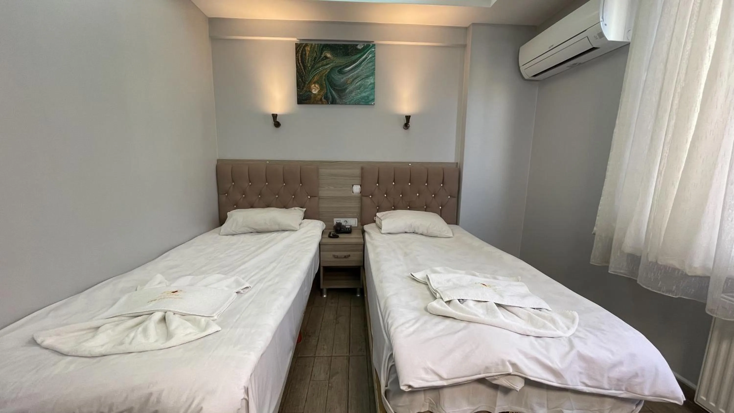 Photo of the whole room, Bed in Gul Otel