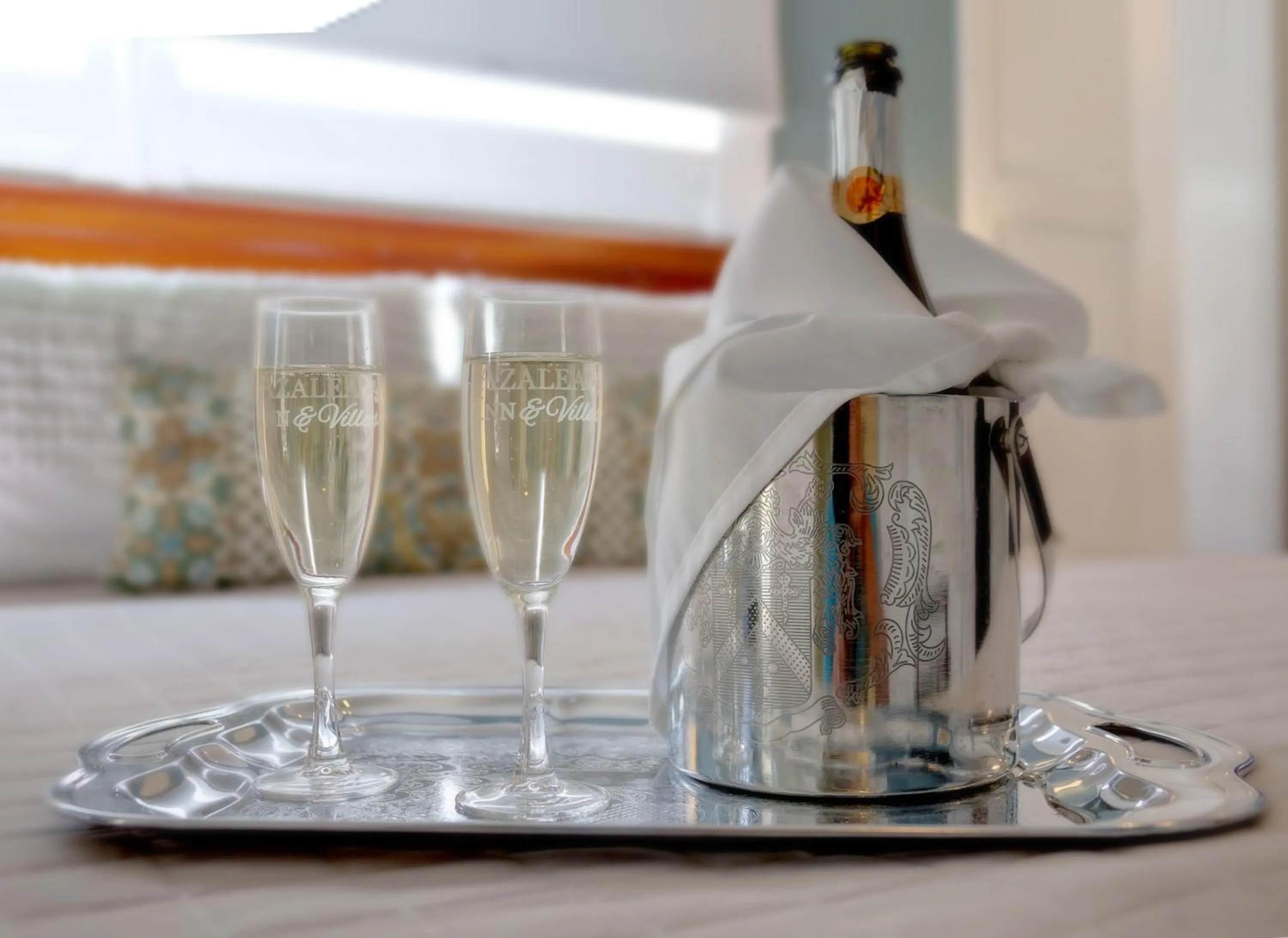 Bed in Azalea Inn and Villas