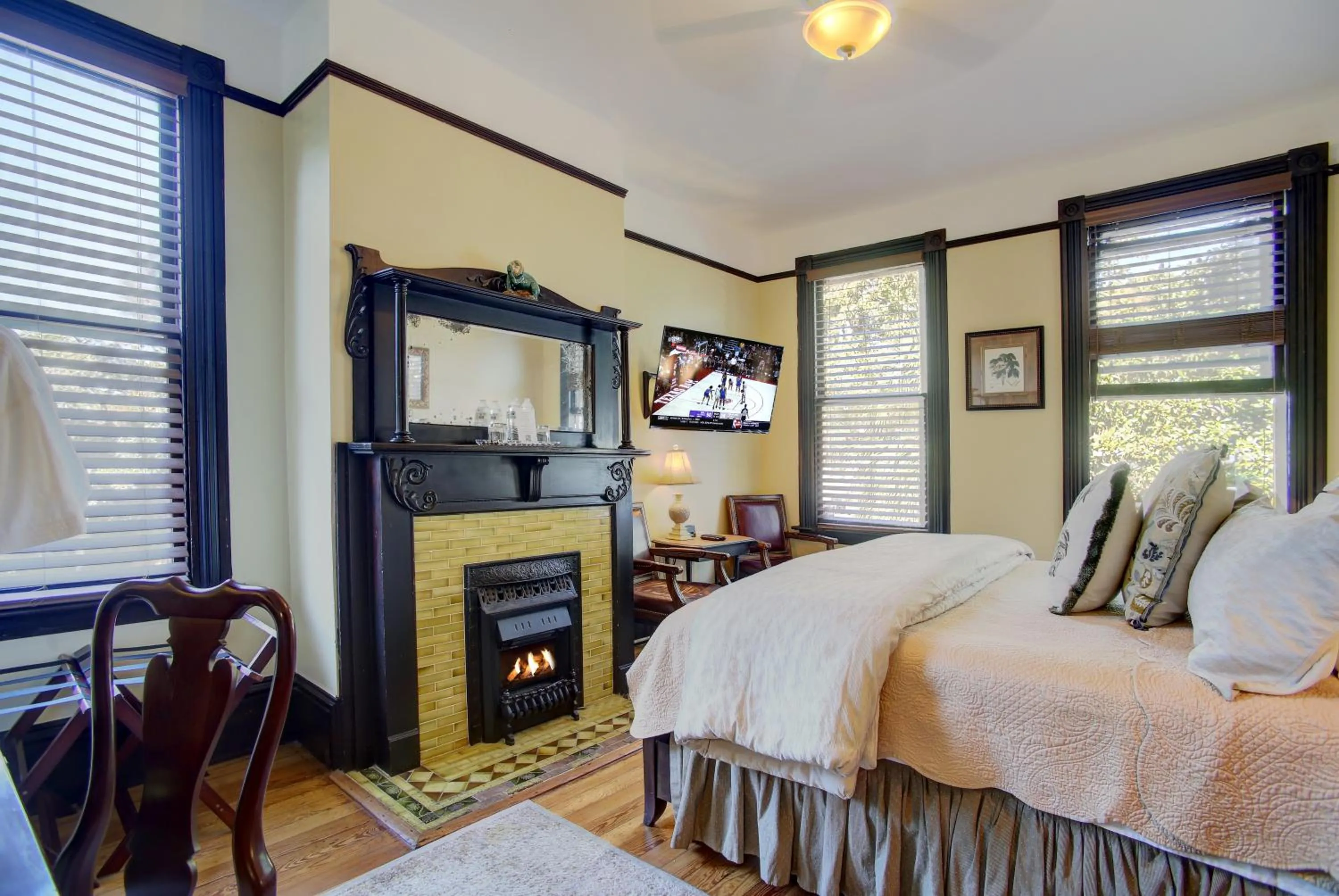Bedroom, Bed in Azalea Inn and Villas
