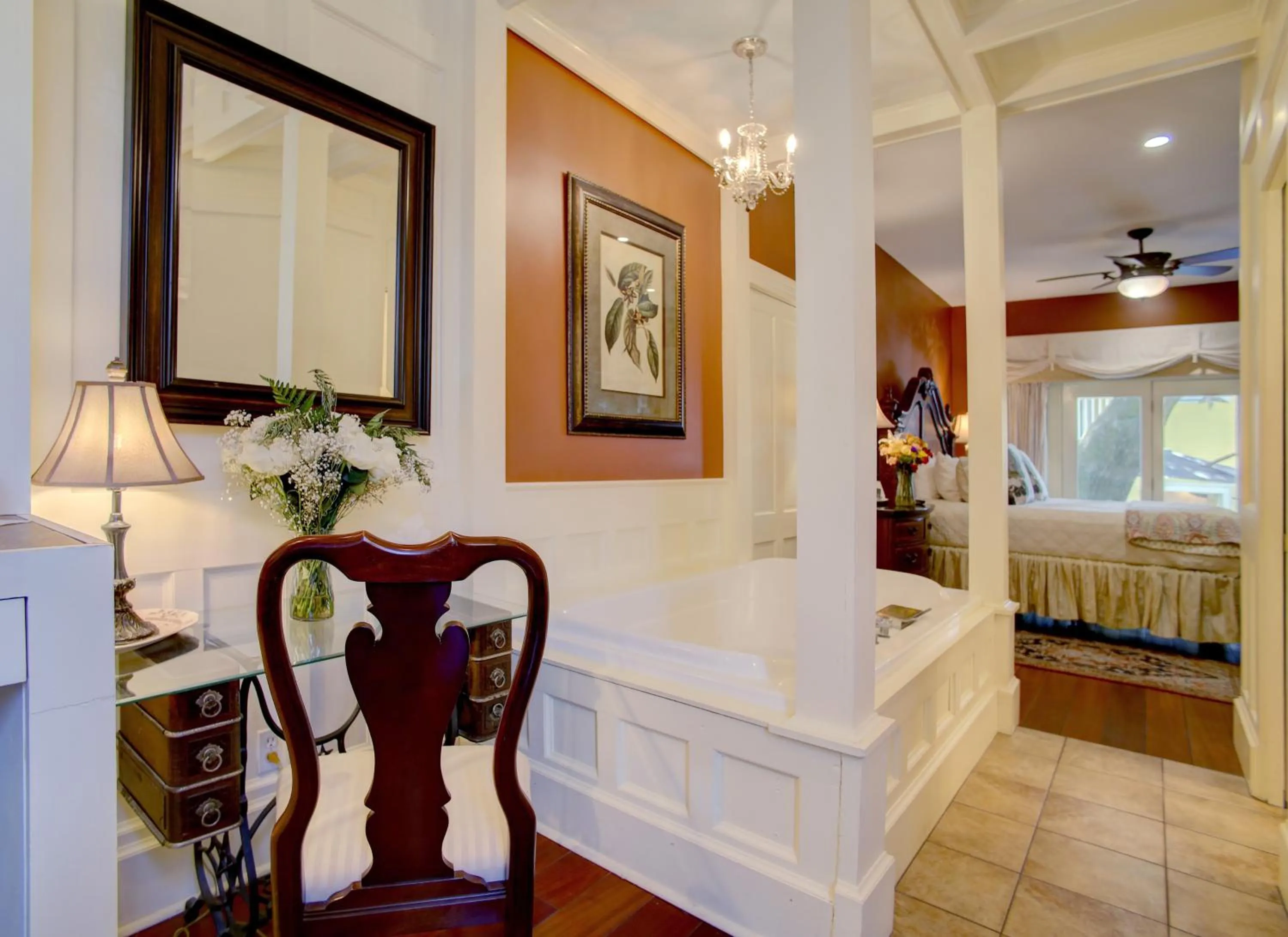 Bath, Bed in Azalea Inn and Villas