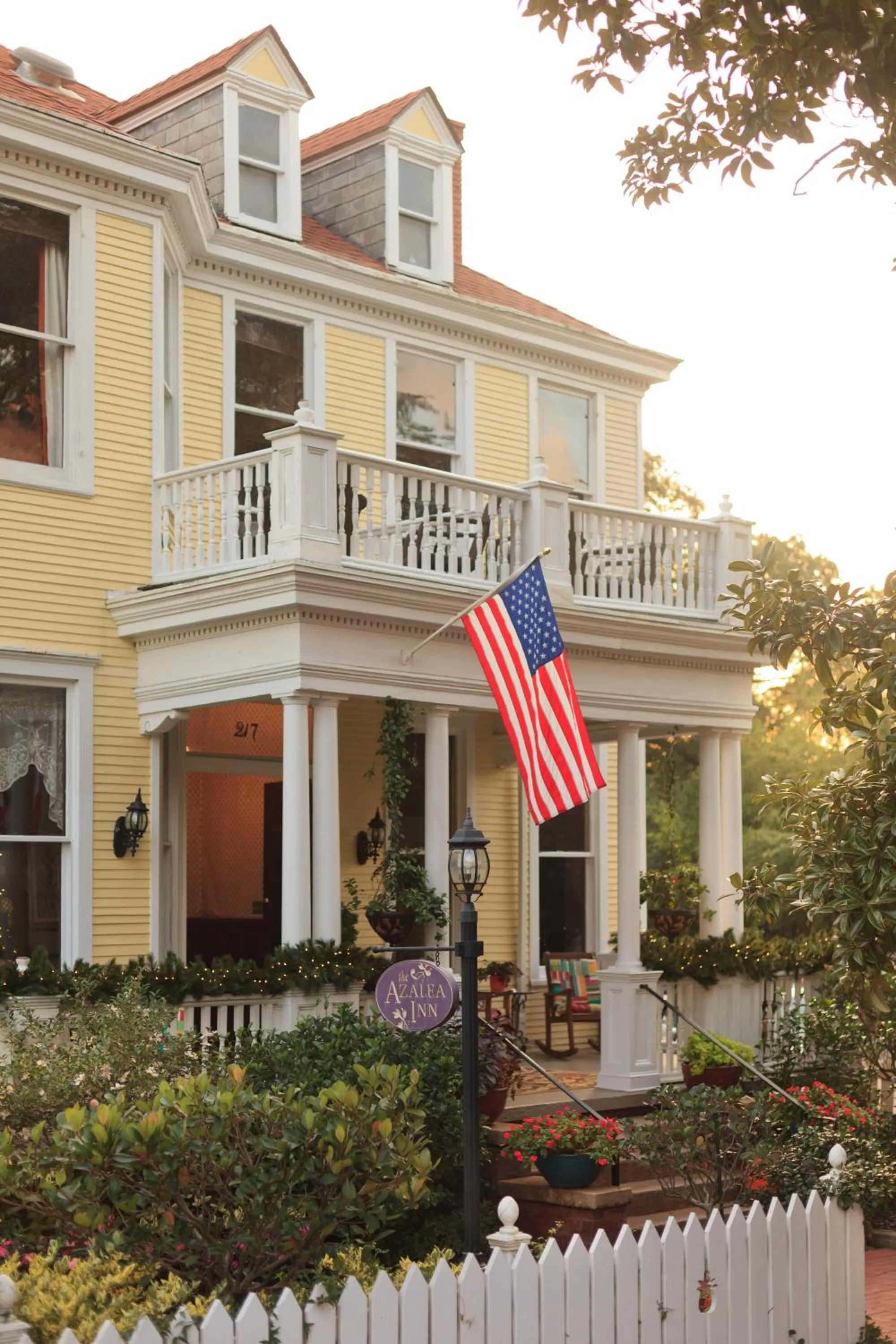 Facade/entrance in Azalea Inn and Villas