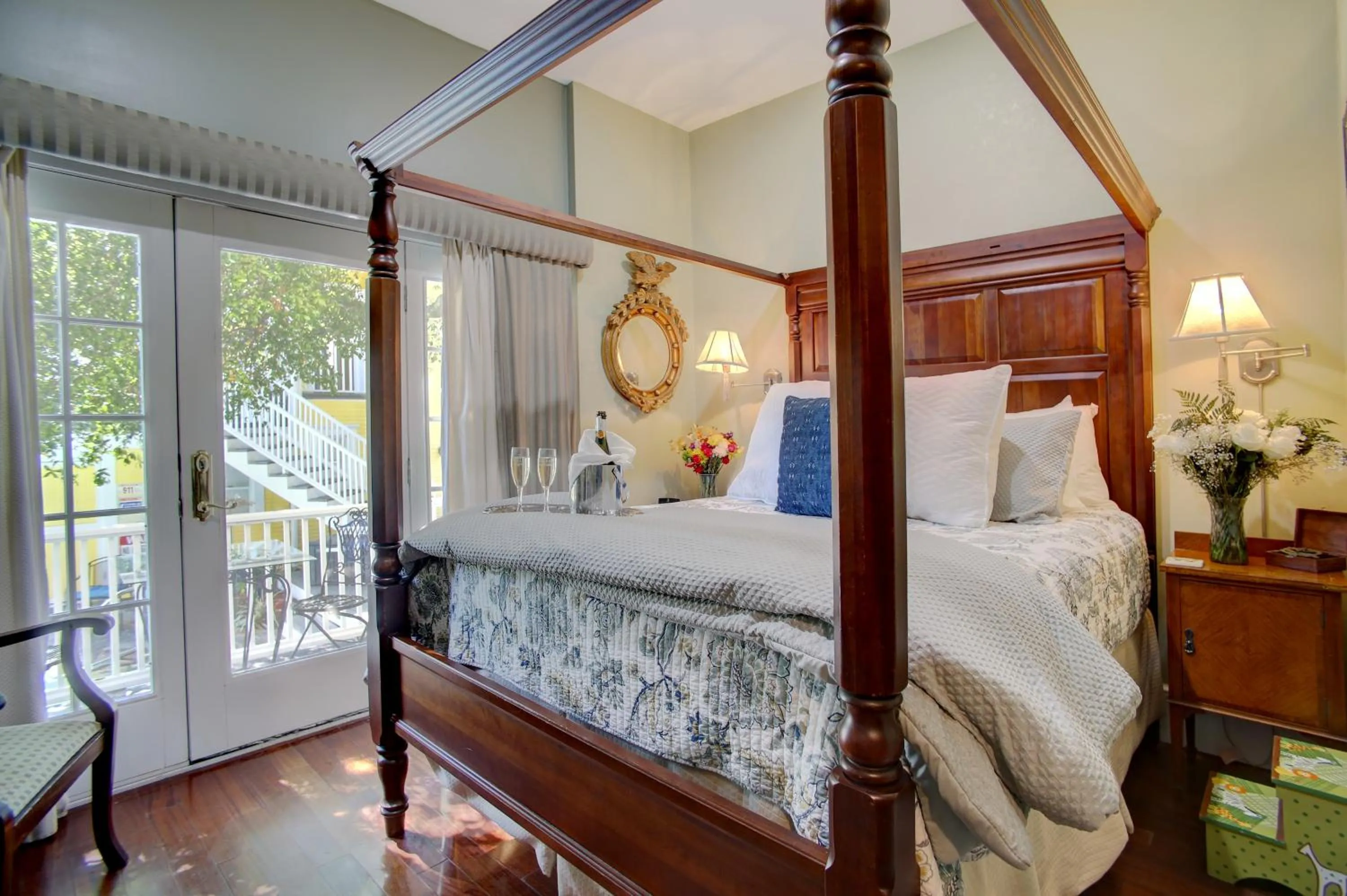 Bedroom, Bed in Azalea Inn and Villas