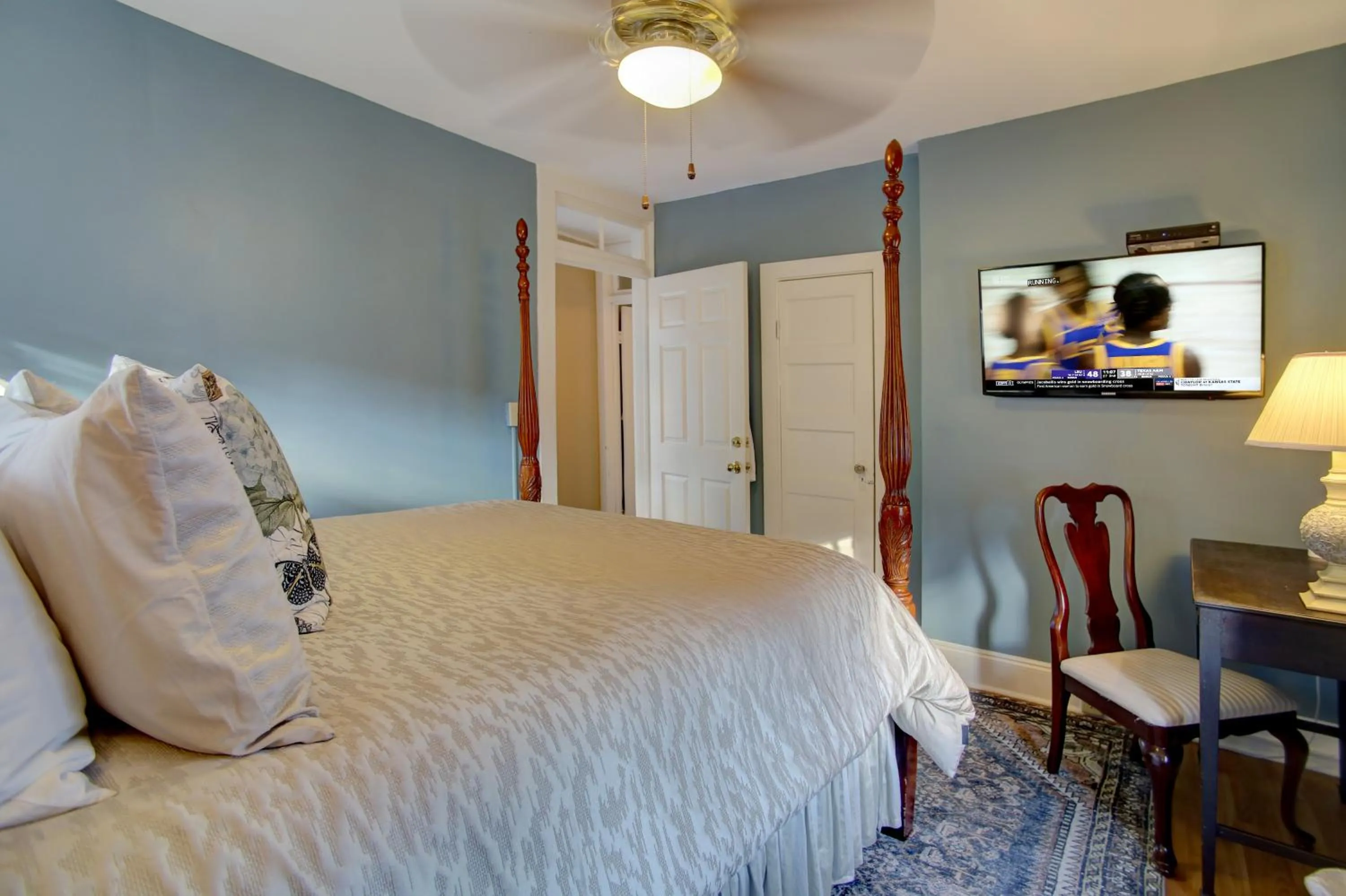 Bedroom, Bed in Azalea Inn and Villas