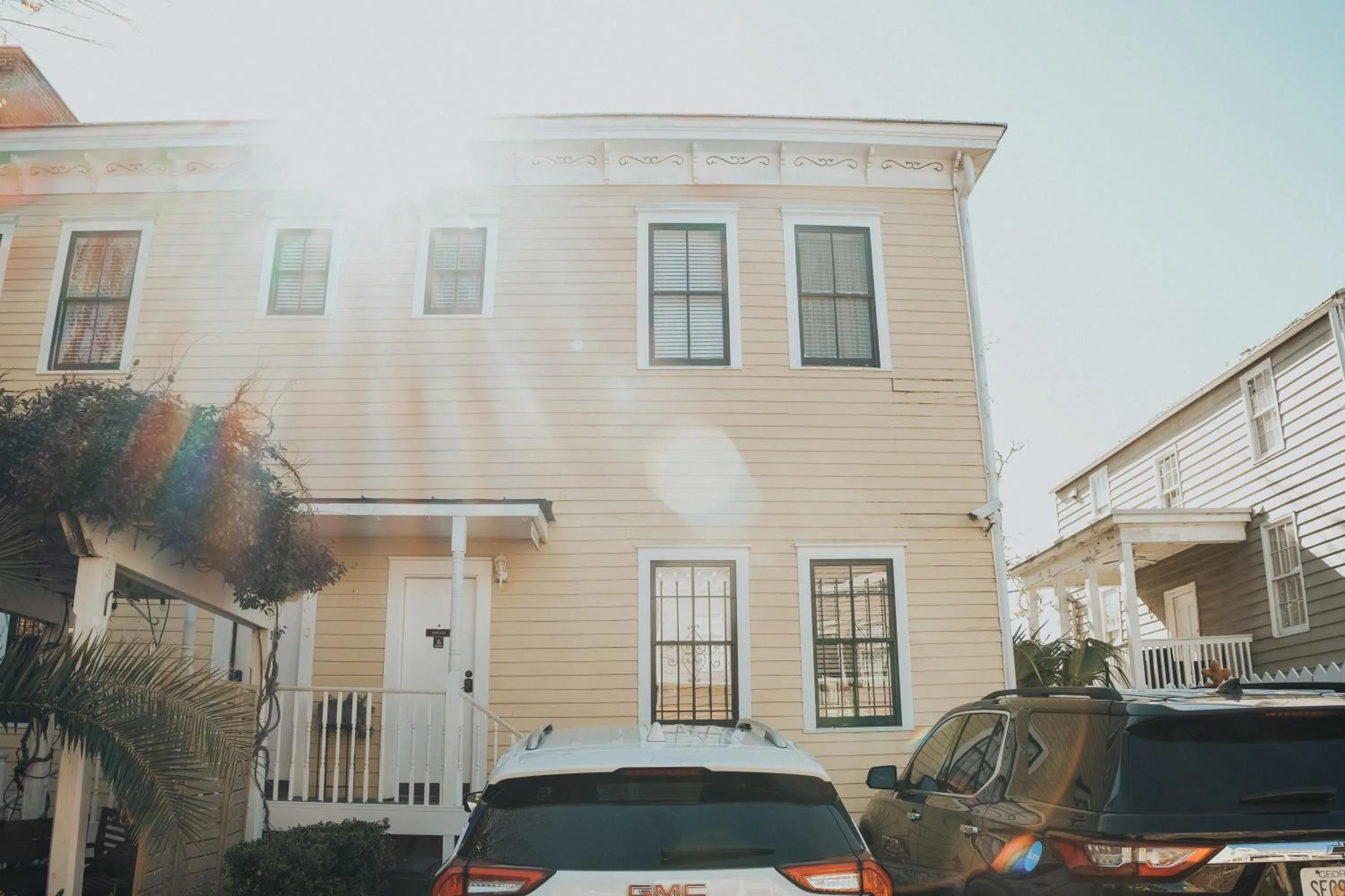 Property building in Green Palm Inn